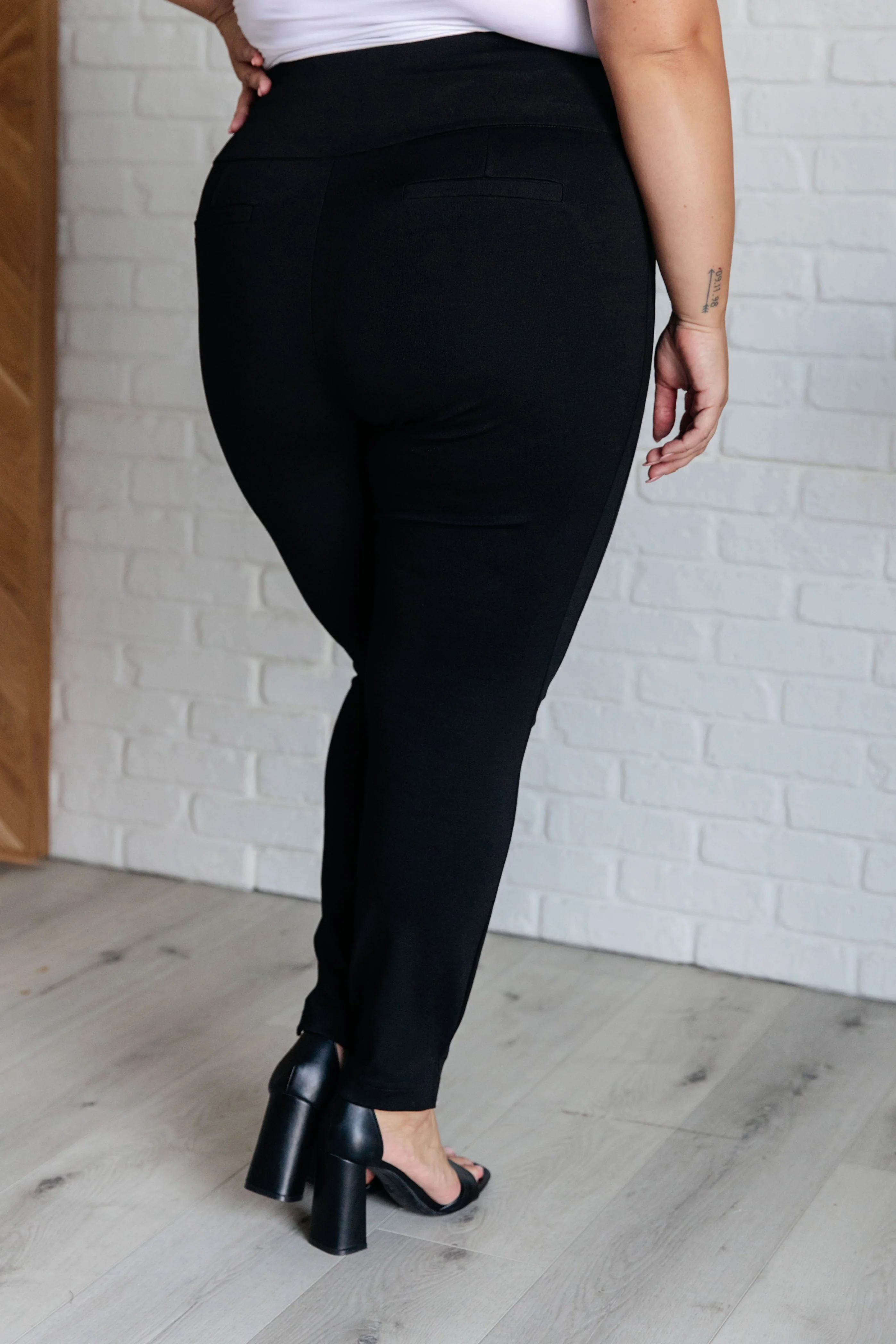 Magic Skinny 28" Pants in Black - 8/22/2024 - Image 7