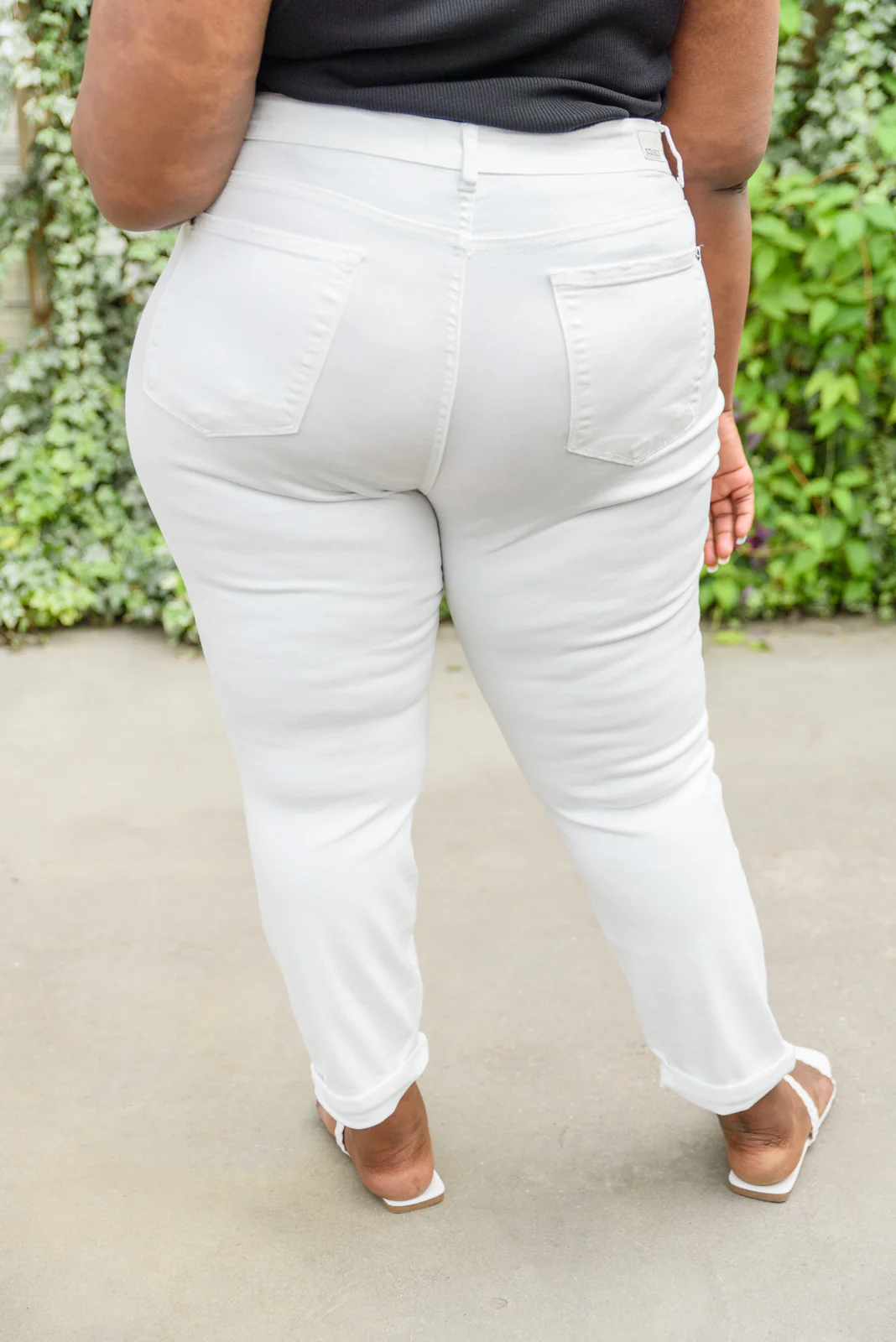 Mid-Rise Boyfriend Destroyed White Jeans - 5/26/2022 - Image 12