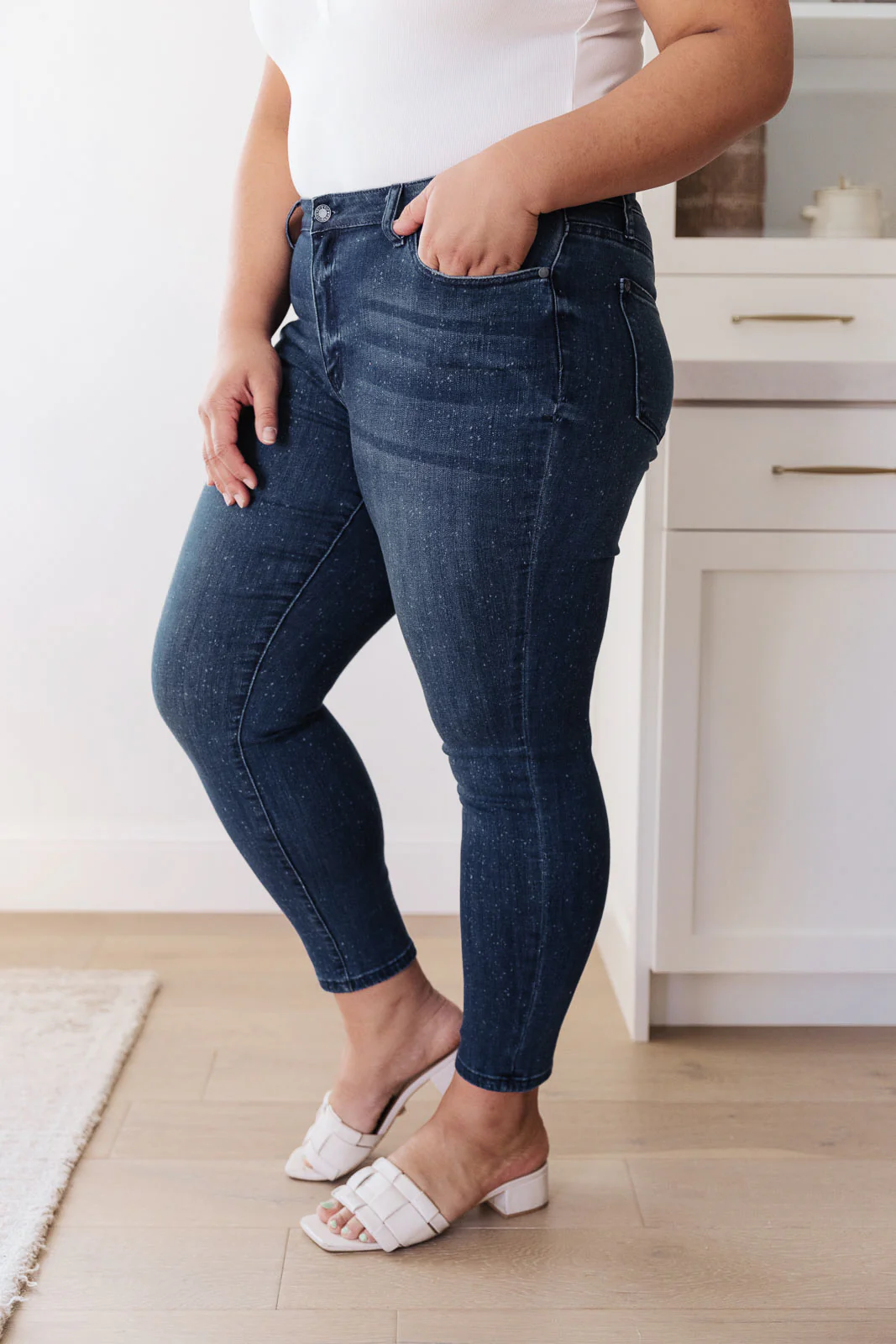 Mid-Rise Relaxed Fit Mineral Wash Jeans - 2/17/2022 - Image 12