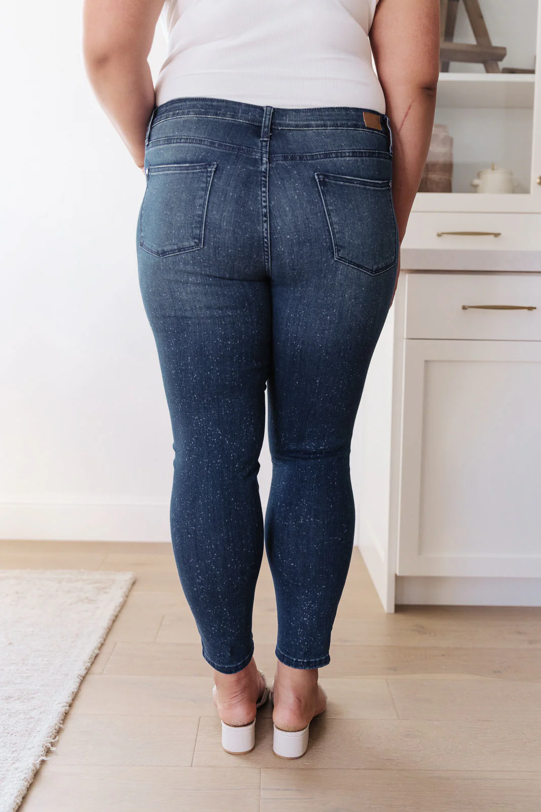 Mid-Rise Relaxed Fit Mineral Wash Jeans - 2/17/2022 - Image 14