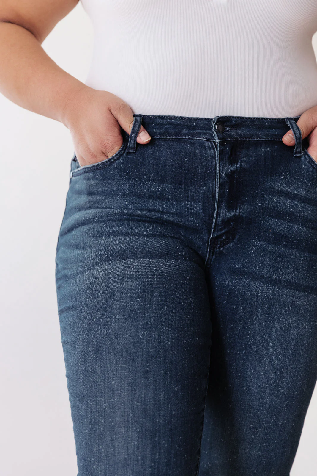 Mid-Rise Relaxed Fit Mineral Wash Jeans - 2/17/2022 - Image 15