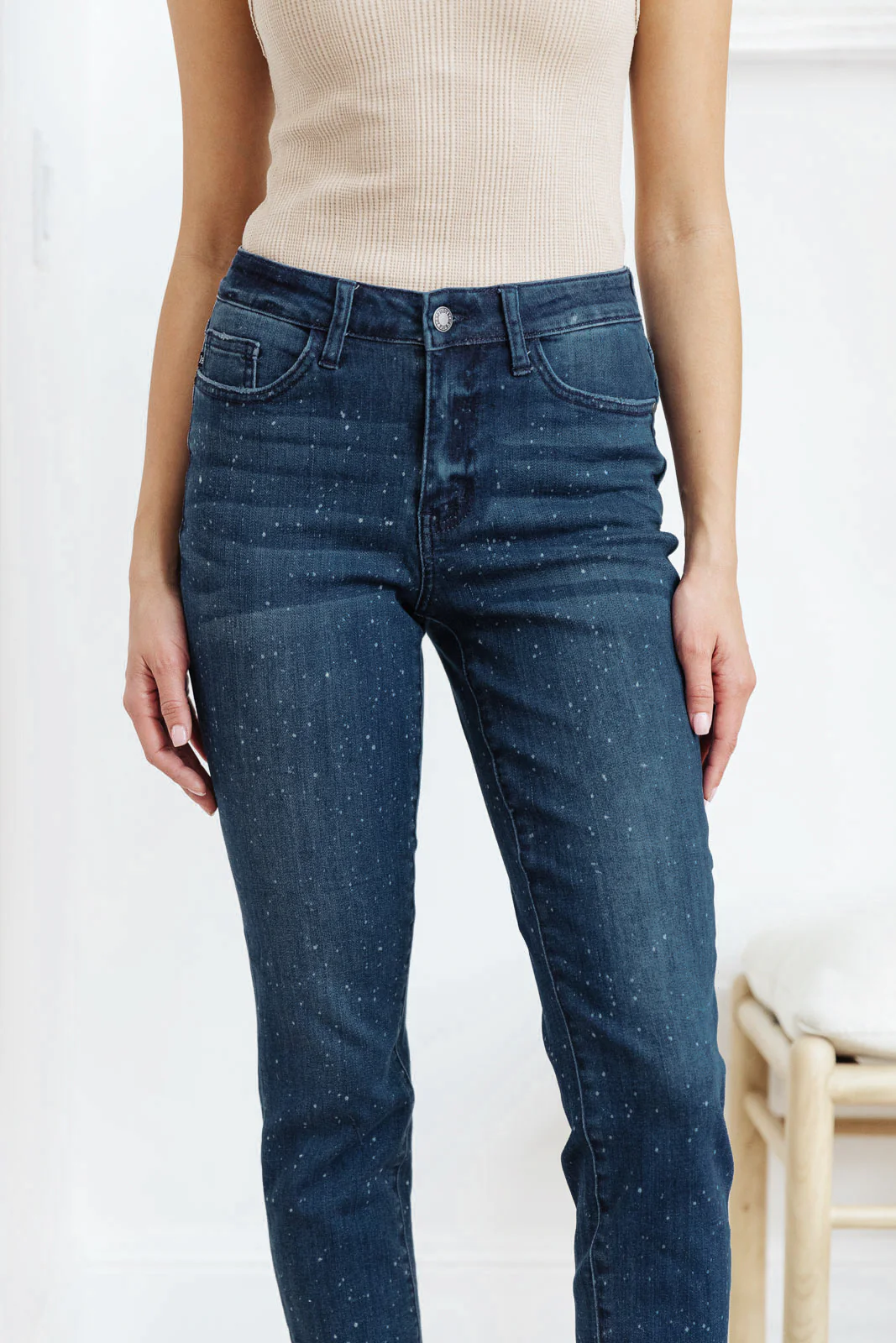 Mid-Rise Relaxed Fit Mineral Wash Jeans - 2/17/2022 - Image 3