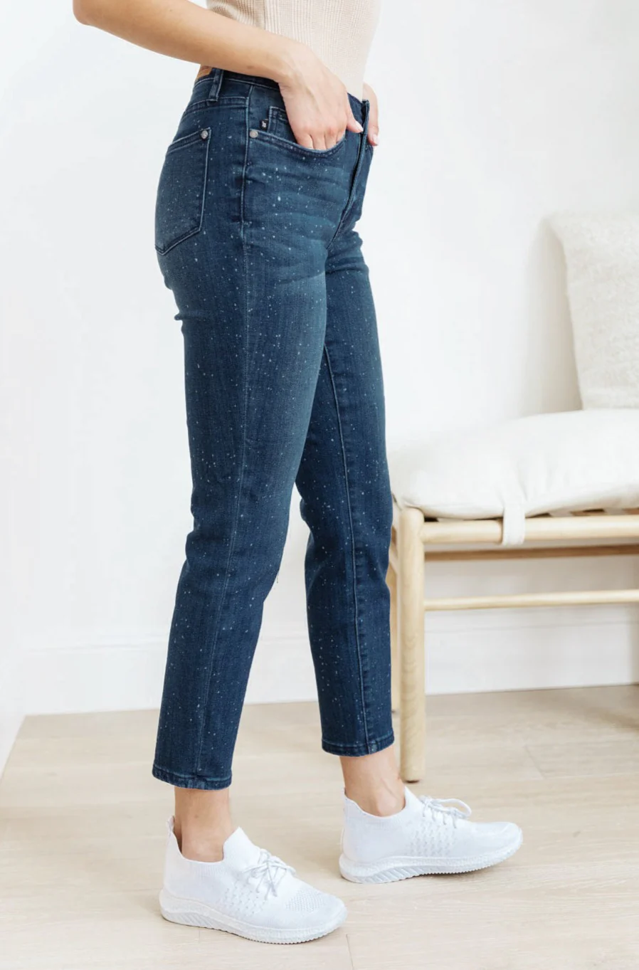 Mid-Rise Relaxed Fit Mineral Wash Jeans - 2/17/2022 - Image 7