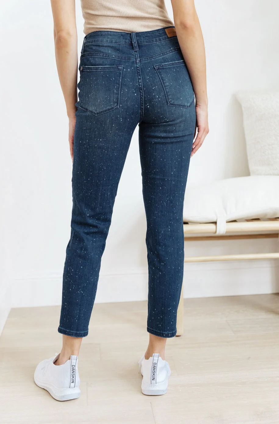 Mid-Rise Relaxed Fit Mineral Wash Jeans - 2/17/2022 - Image 8