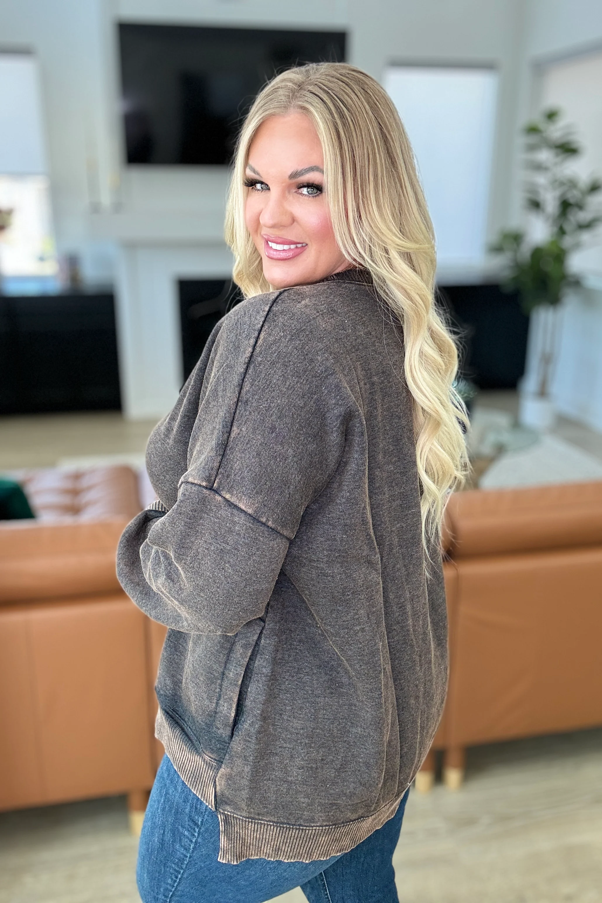 Mineral Wash Step Hem Sweatshirt in Ash Black - 8/21/2024 - Image 3
