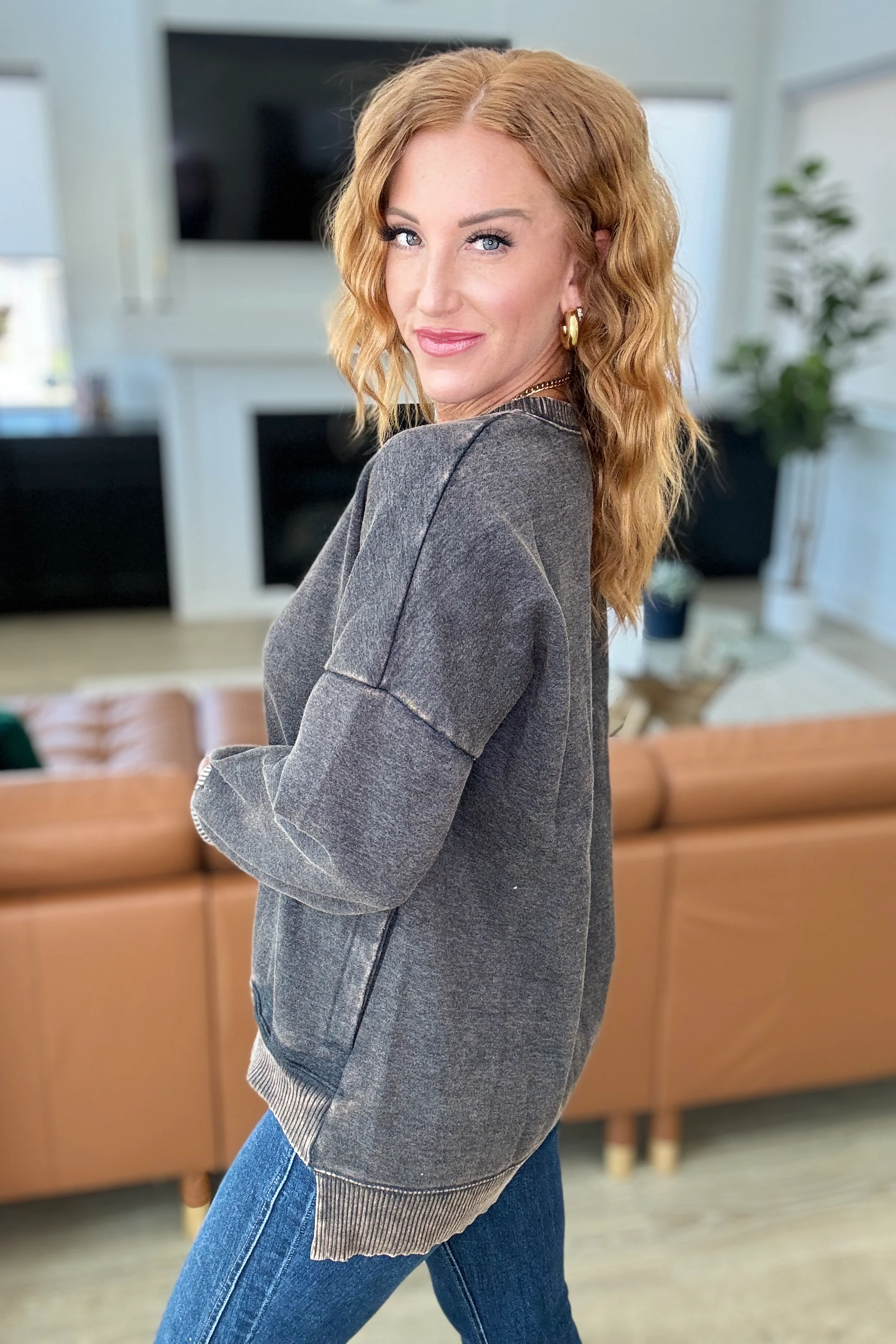 Mineral Wash Step Hem Sweatshirt in Ash Black - 8/21/2024 - Image 4