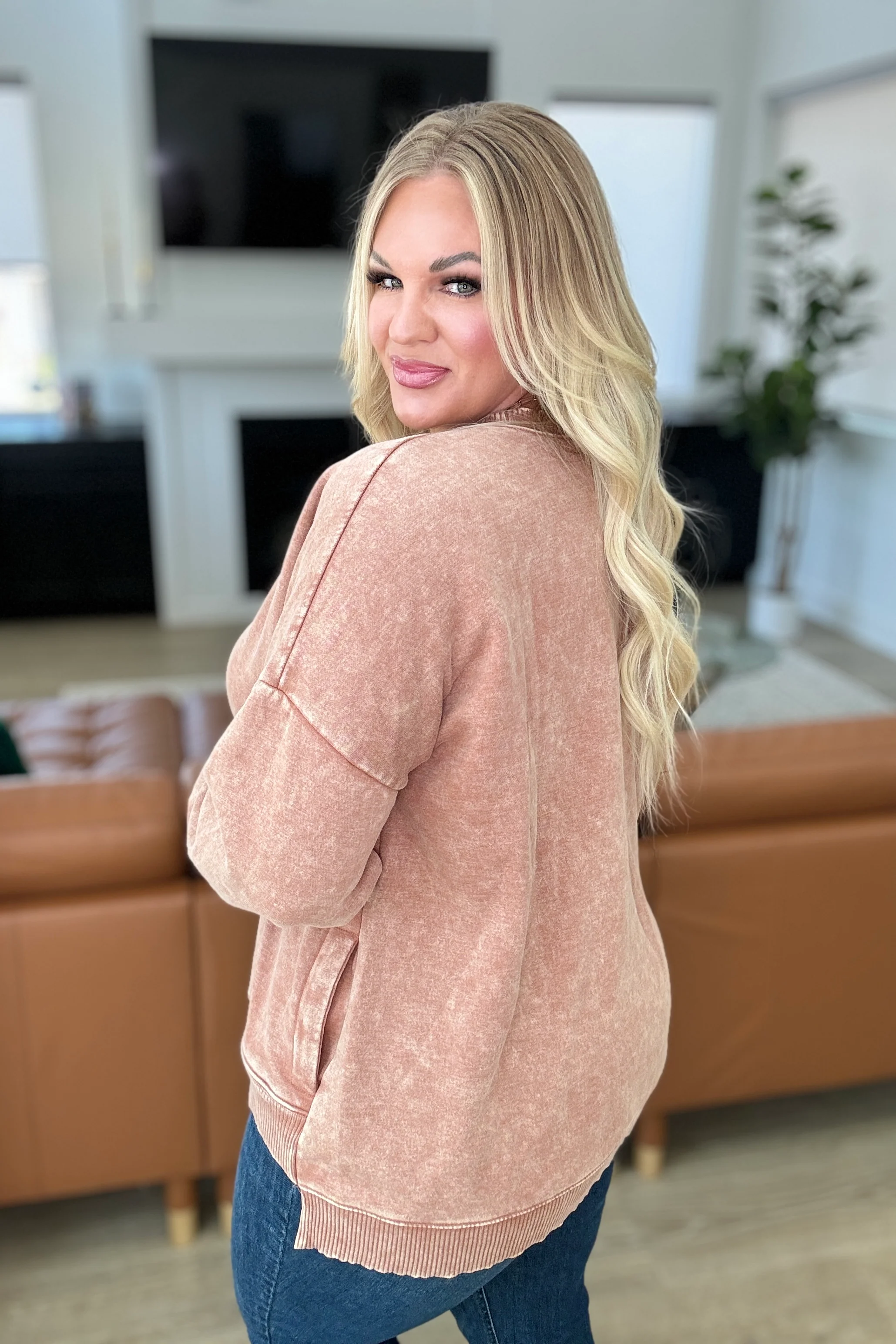 Mineral Wash Step Hem Sweatshirt in Rust - 8/21/2024 - Image 3