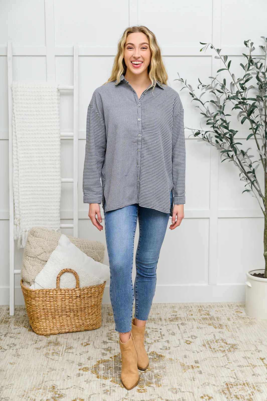 Mixed Houndstooth Button Up Top - 9/14/2021 - Image 6