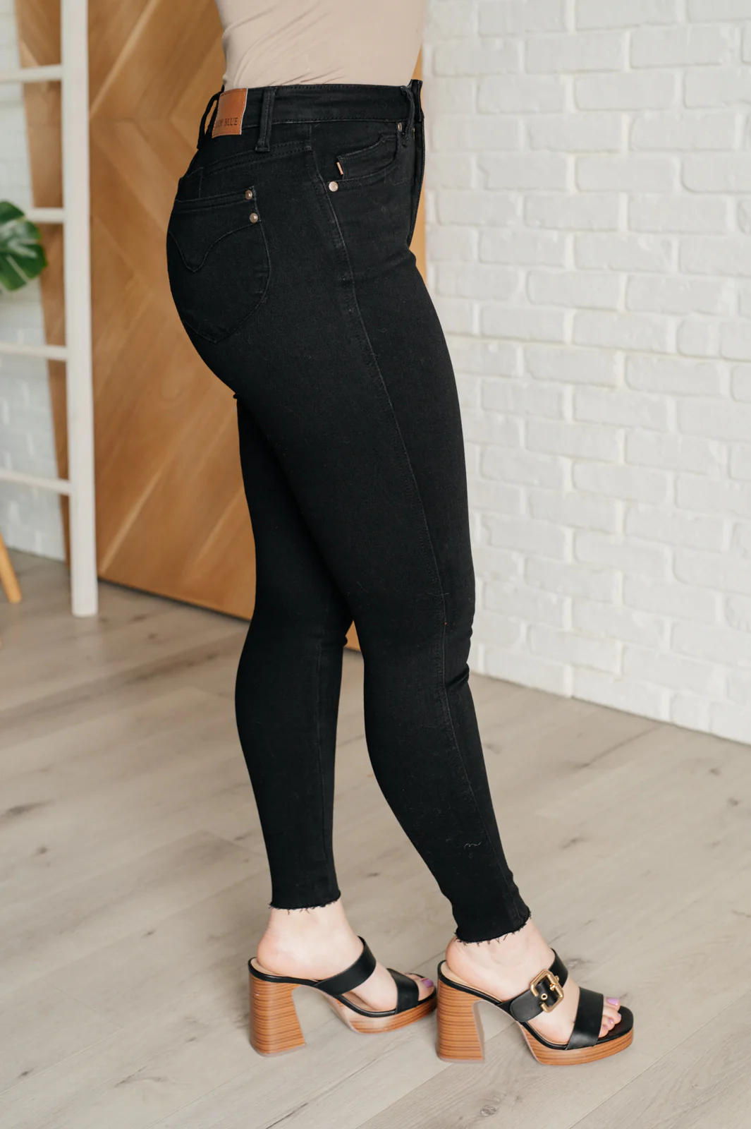 Nicole Tummy Control Skinny Jeans in Black - 9/11/2024 - Image 6