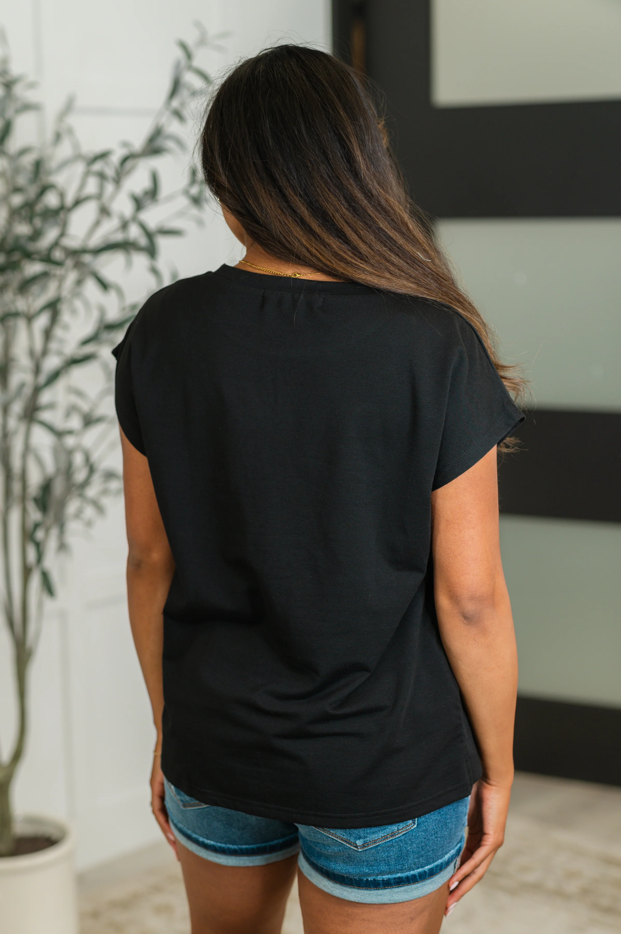 Not So Basic Pocket Tee in Black - 5/22/2025 - Image 4