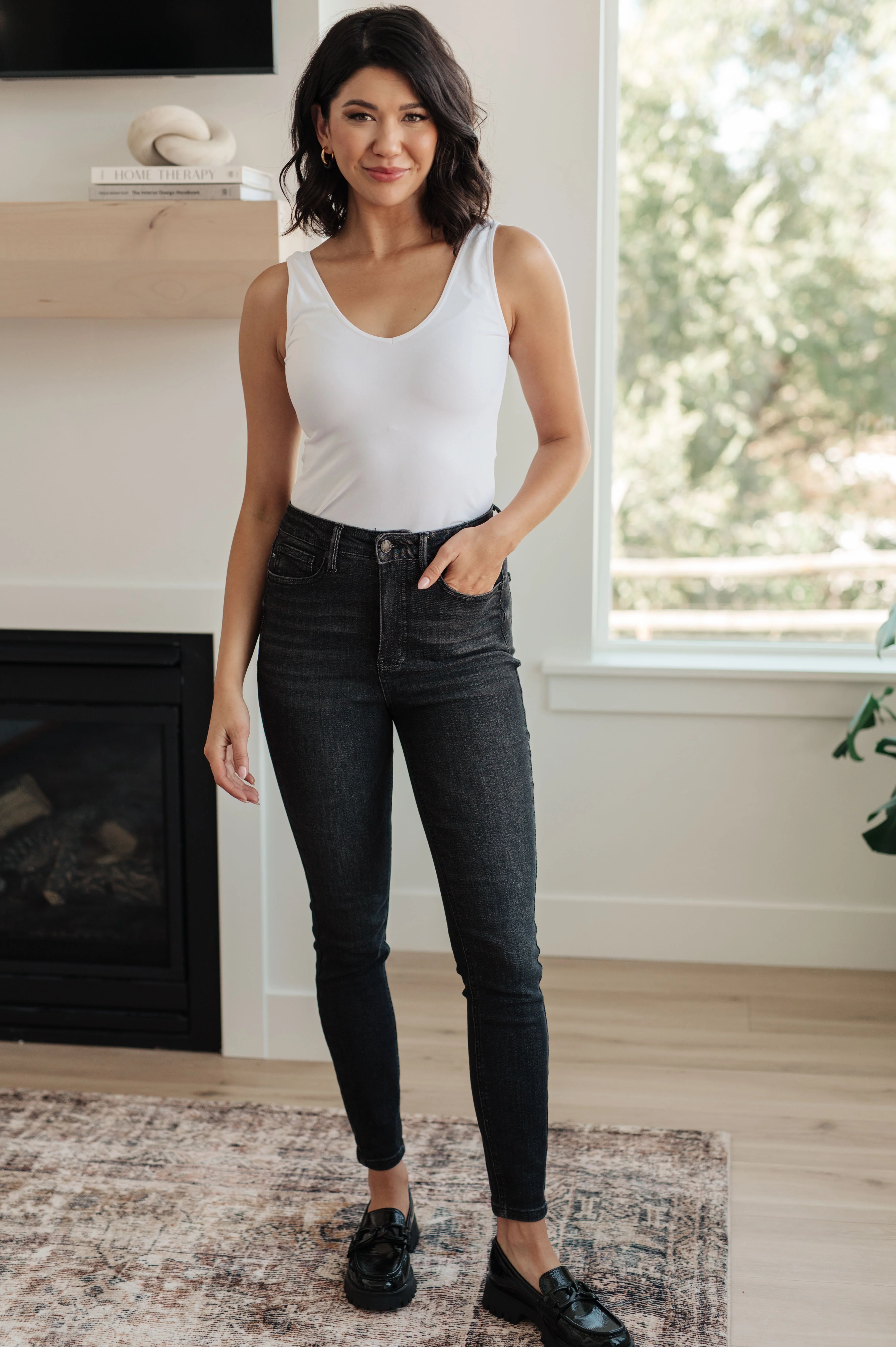 Octavia High Rise Control Top Skinny Jeans in Washed Black - 11/1/2023 - Image 2