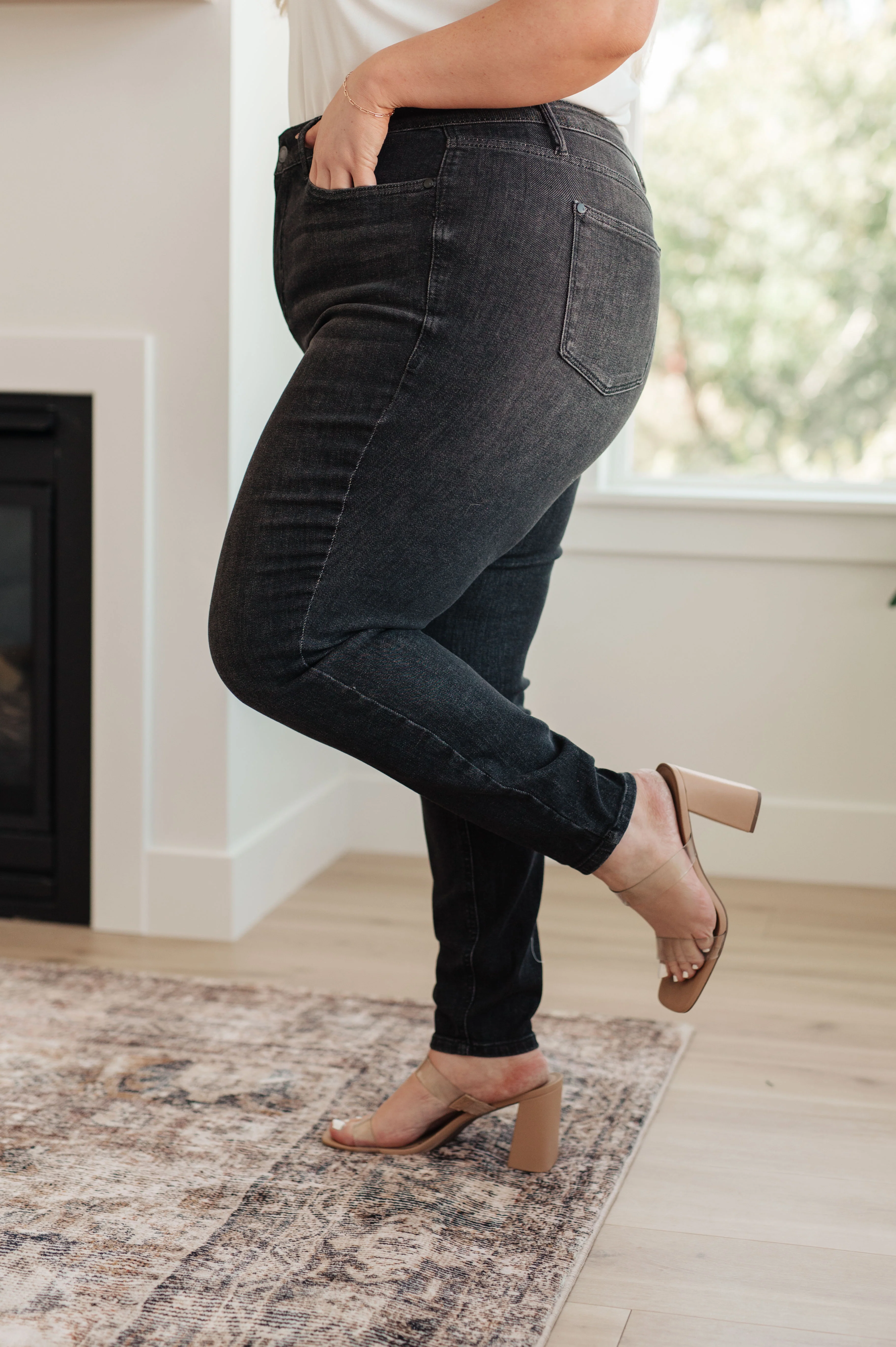 Octavia High Rise Control Top Skinny Jeans in Washed Black - 11/1/2023 - Image 6