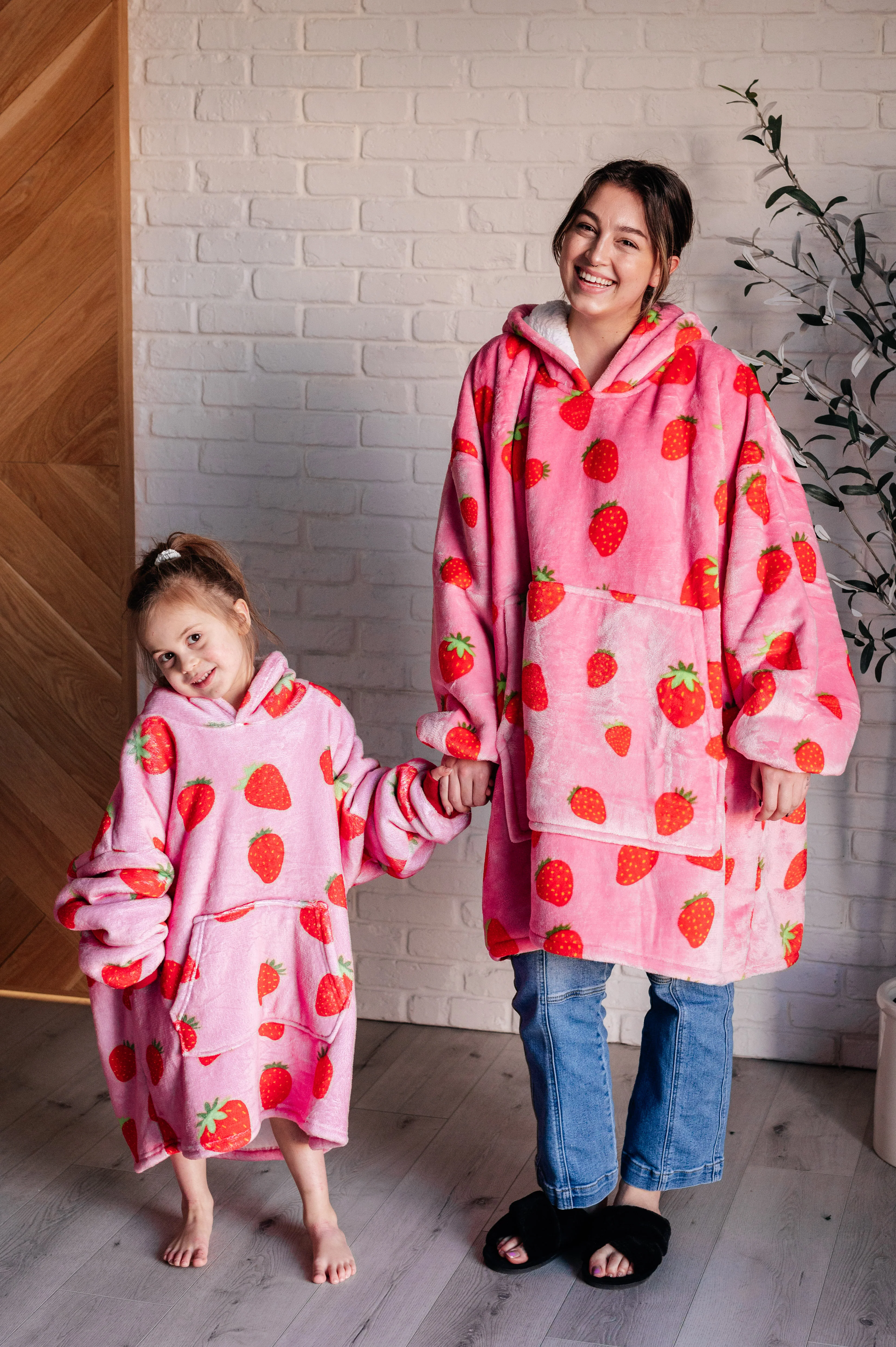Oversized Blanket Hoodie in Strawberry - 12/6/2024 - Image 3