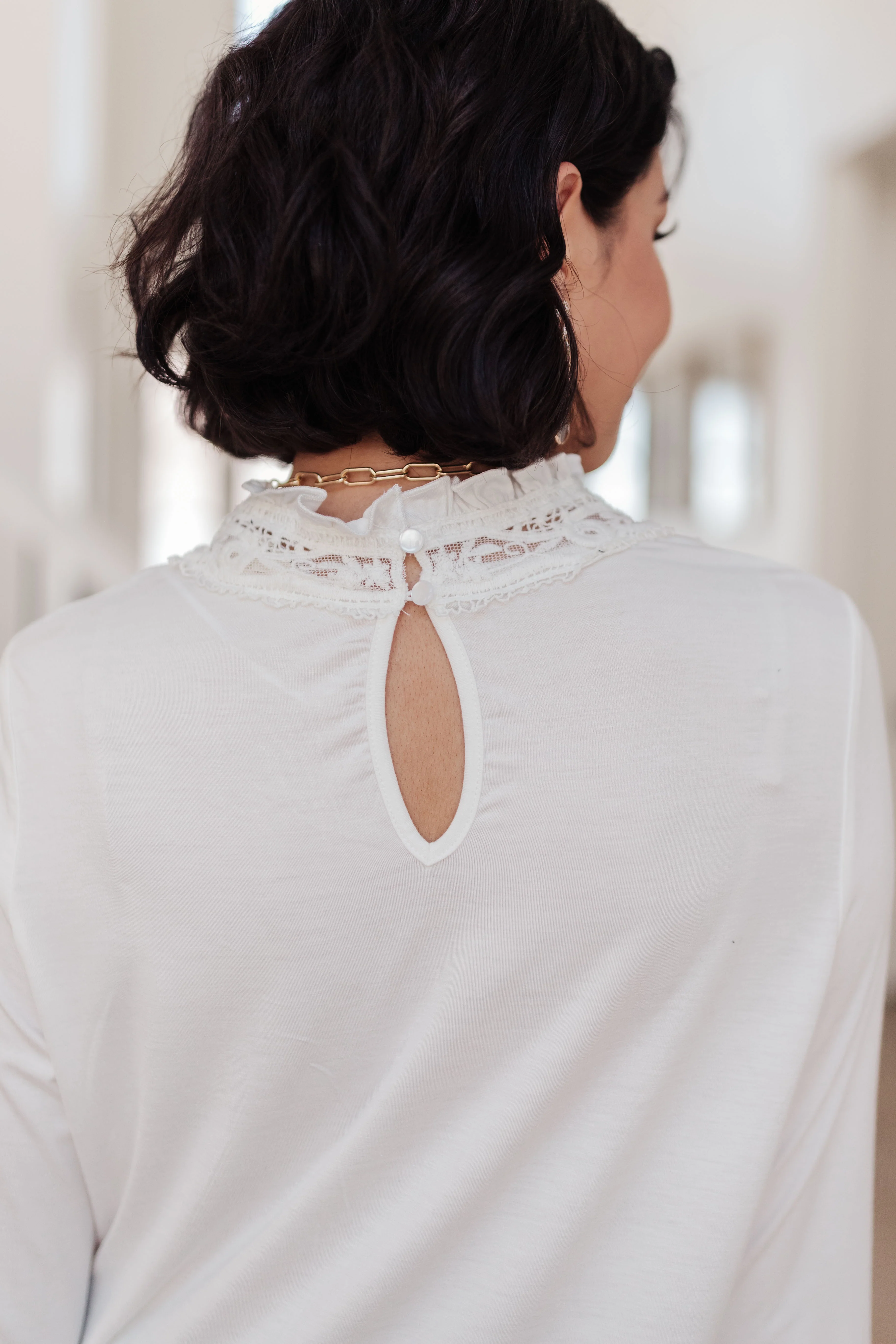 Picture This Top In Off White - 1/6/2022 - Image 29