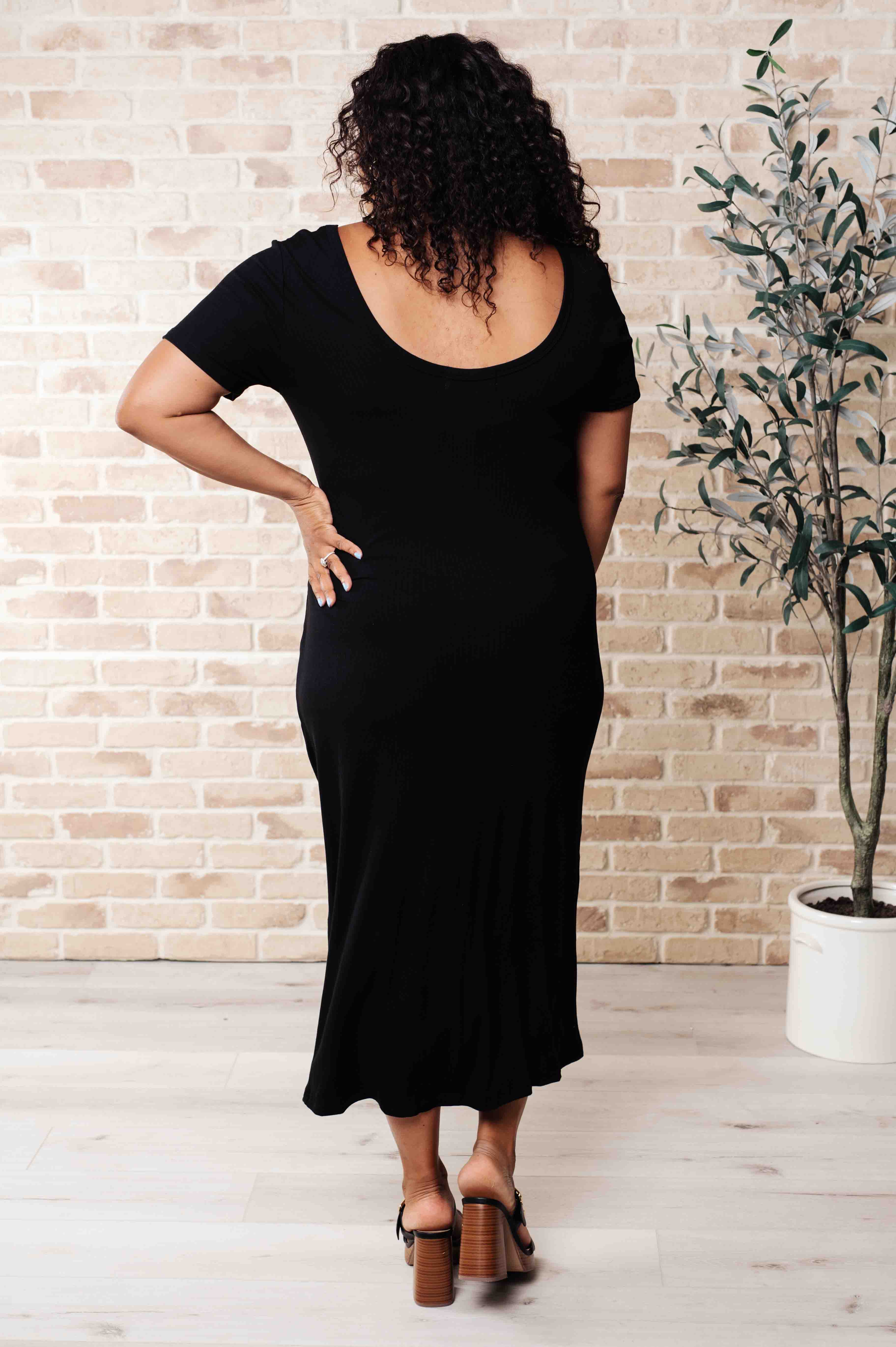 Places Unknown Ruched Detail Midi Dress - 6/28/2024 - Image 4