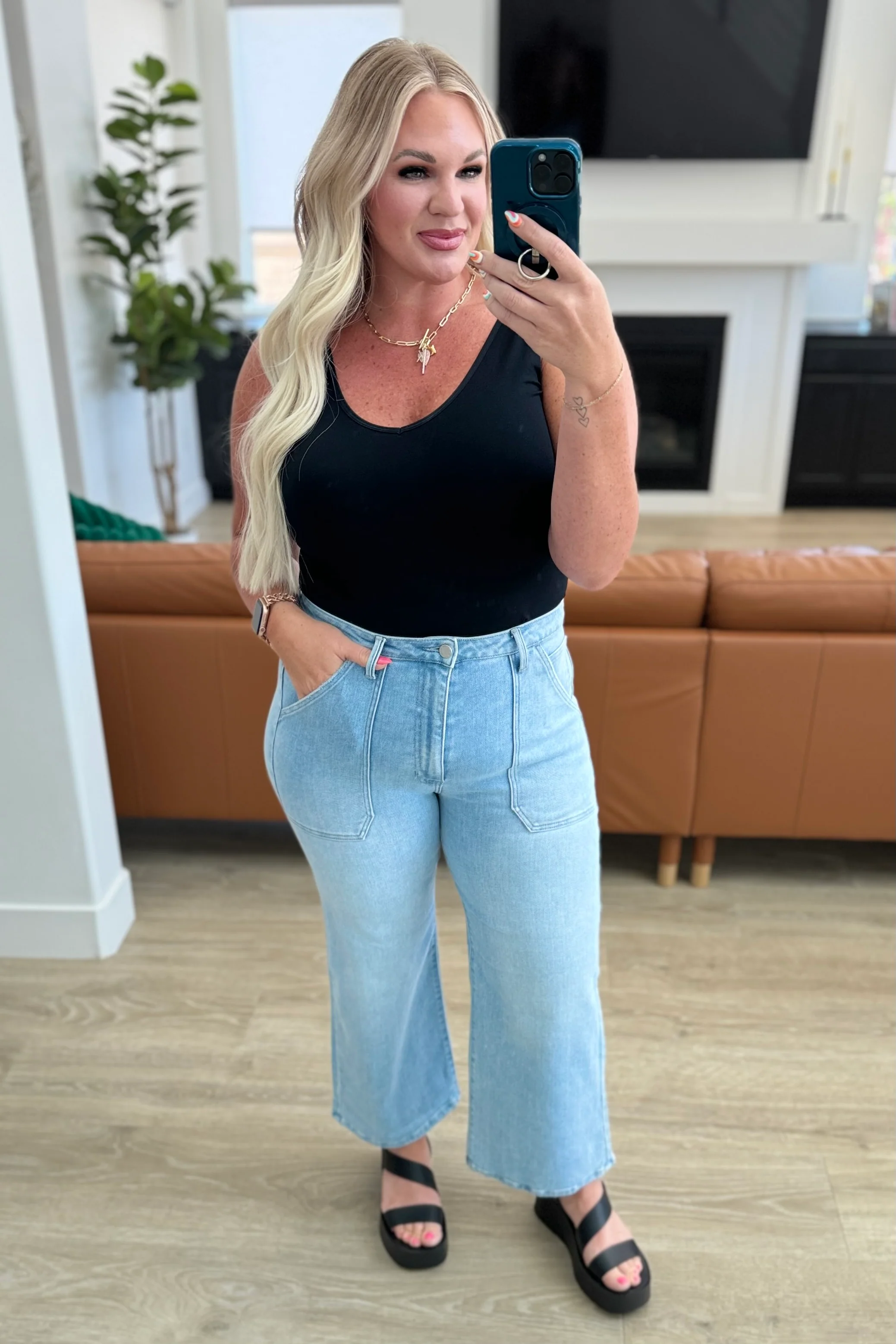 PREORDER: Patch Pocket Wide Leg Jeans in Four Colors - Image 10