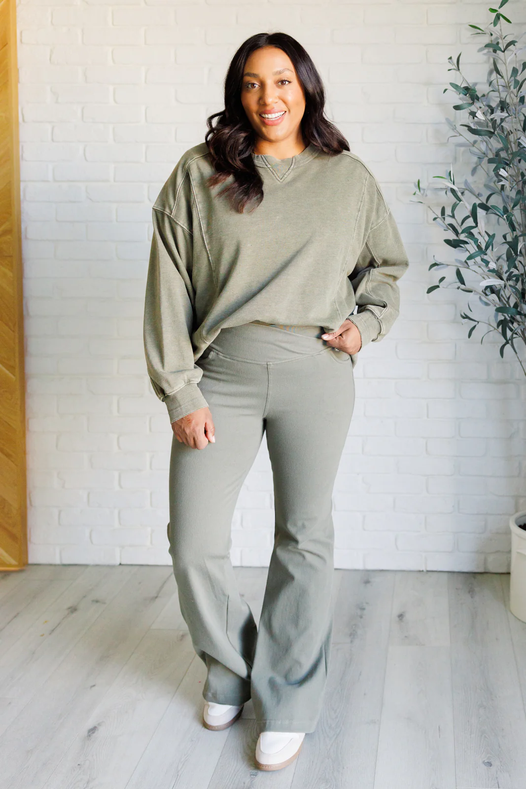 Quick Fix Mineral Wash Crew Neck Pullover in Army Green - 9/19/2024 - Image 3