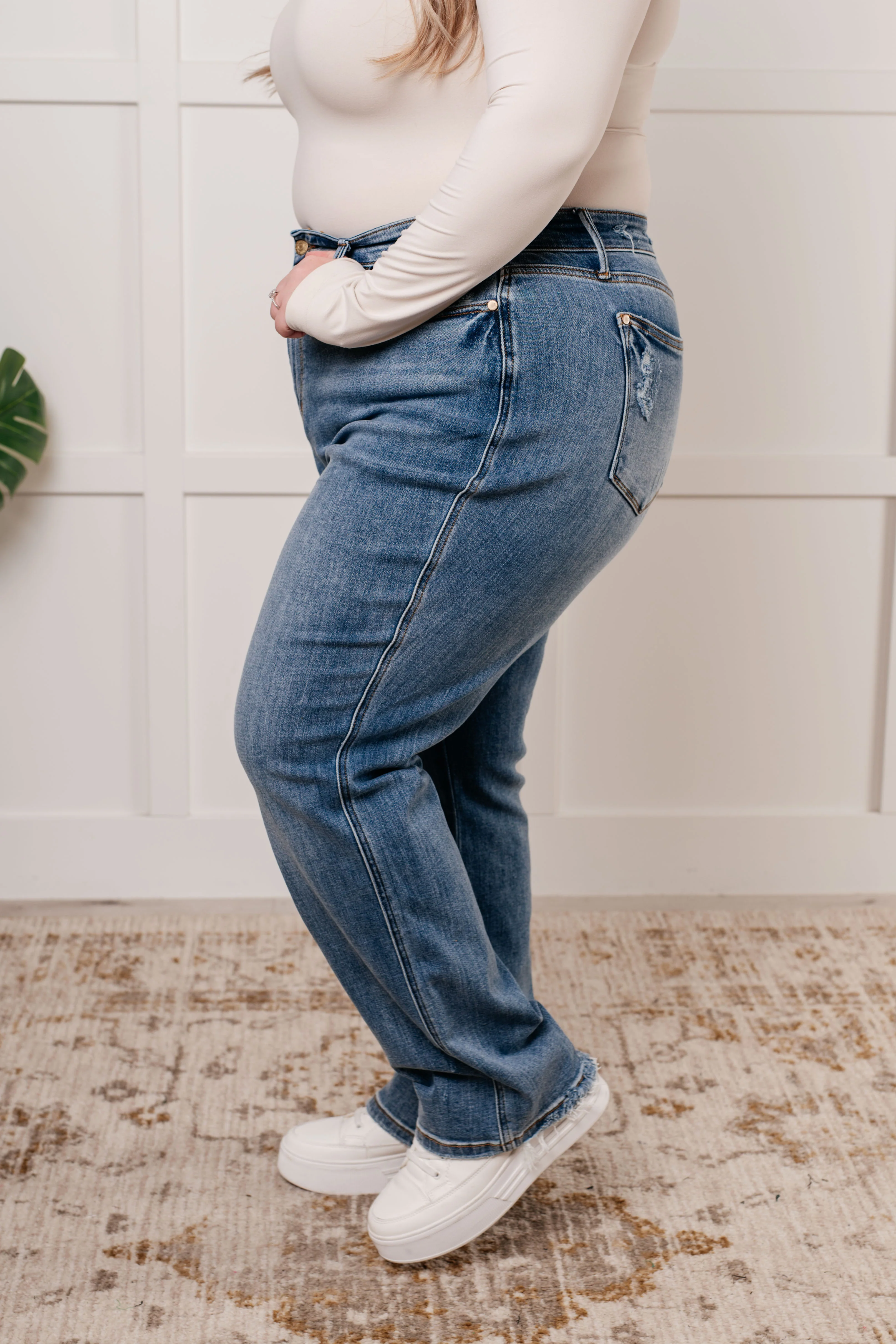 Quinn Mid Rise Cell Phone Pocket Dad Jeans - 10/23/2024 - Image 4
