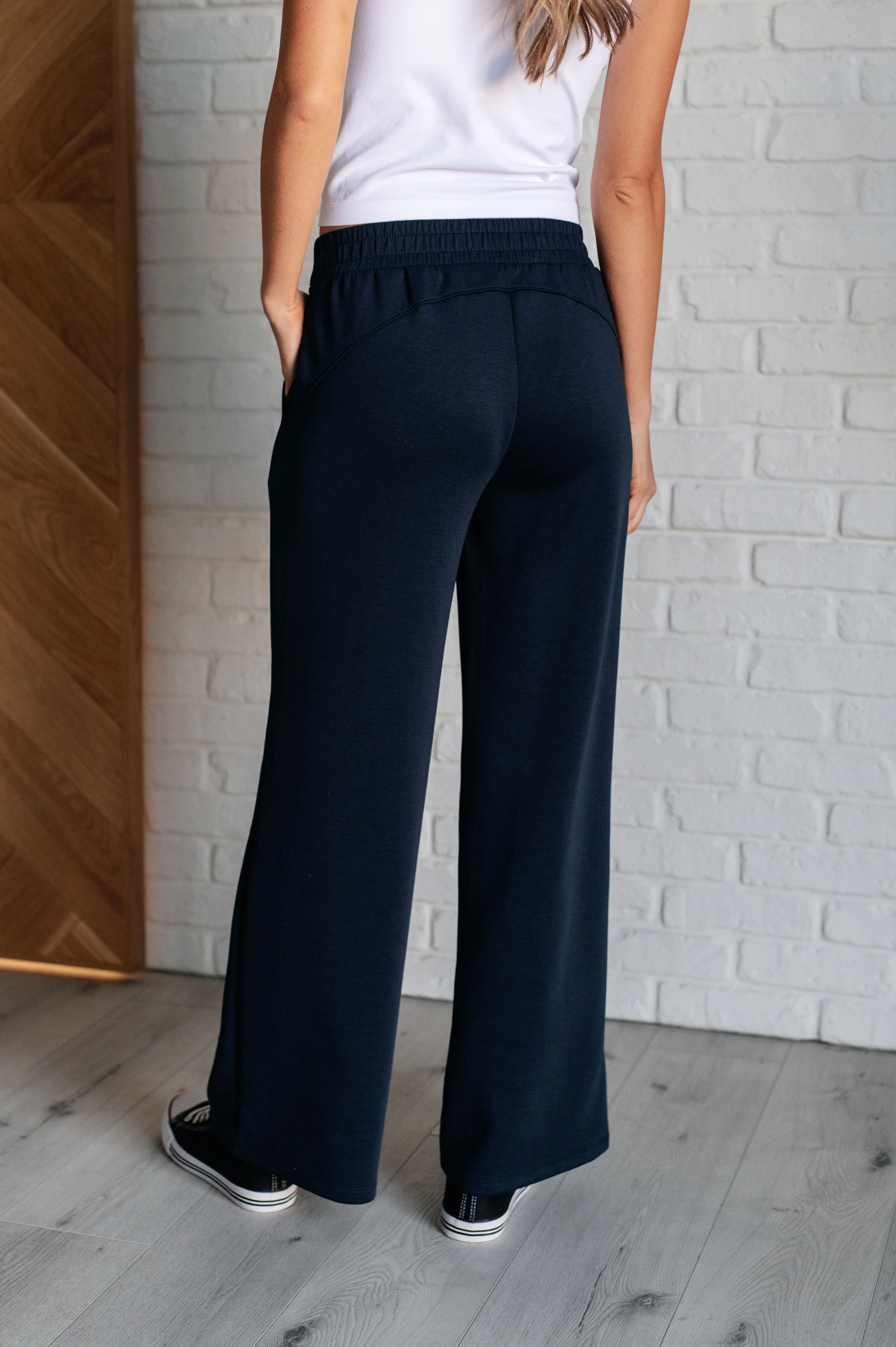 Resort Travel Wide Leg Crop Pant in Navy - 8/14/2025 - Image 9