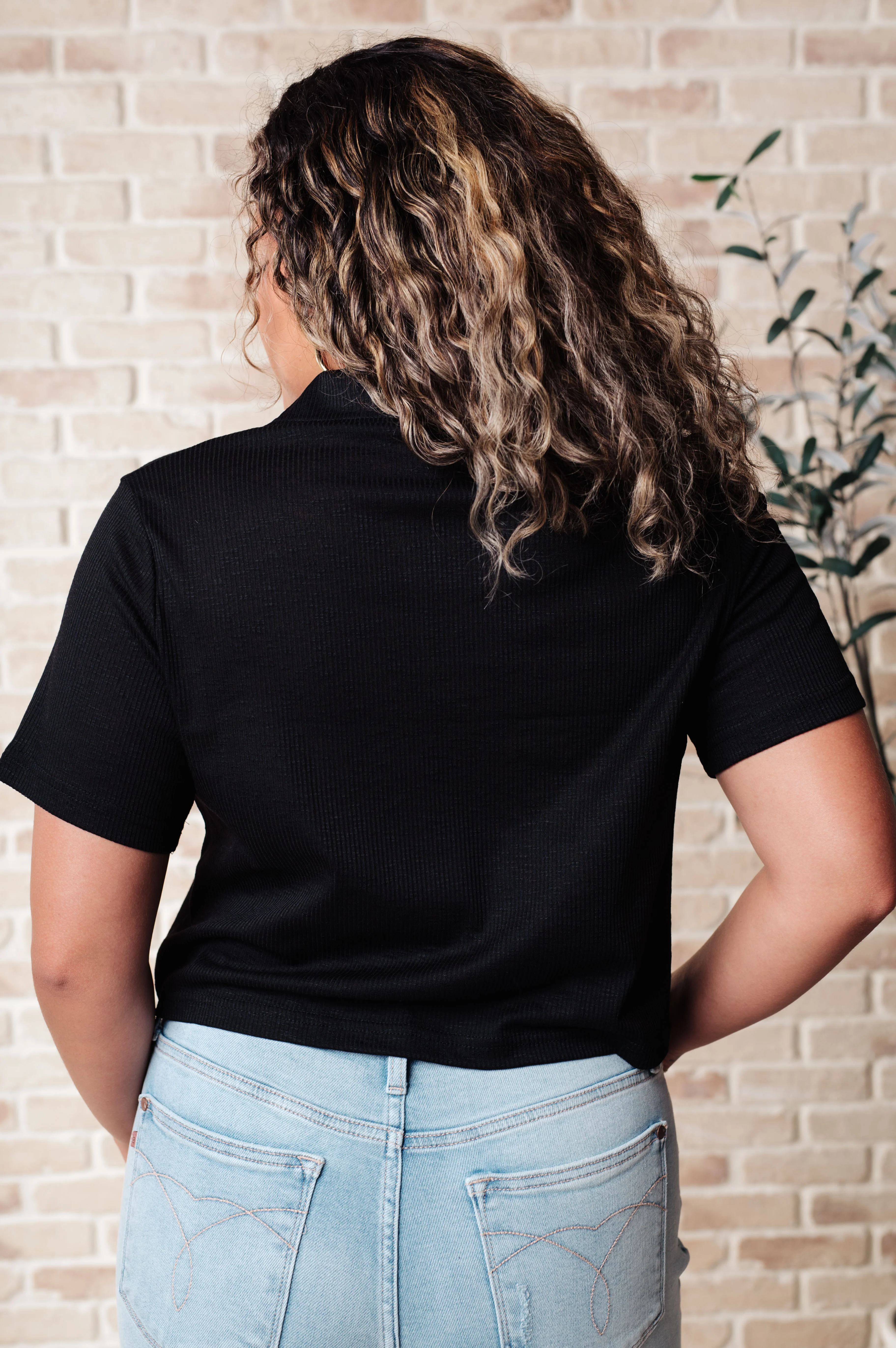 Rory Ribbed Cropped Tennis Tee in Black - 7/3/2024 - Image 7