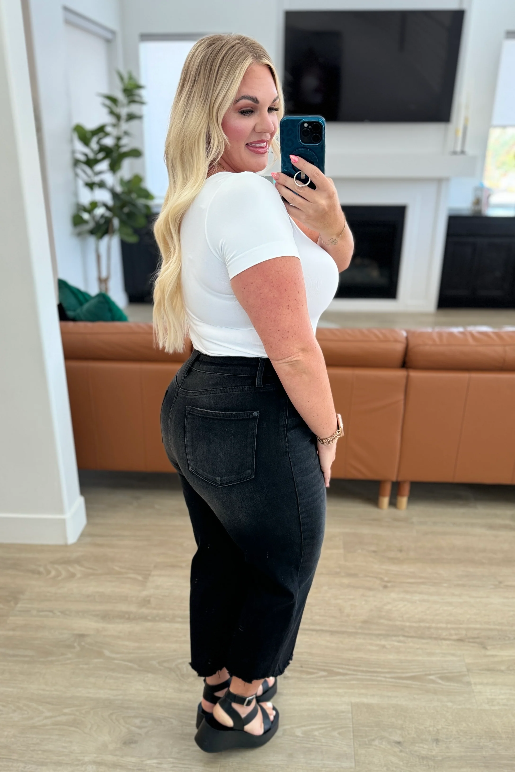 Ryan High Rise Button Fly Wide Leg Crop Jeans - 7/7/2025 - Image 16