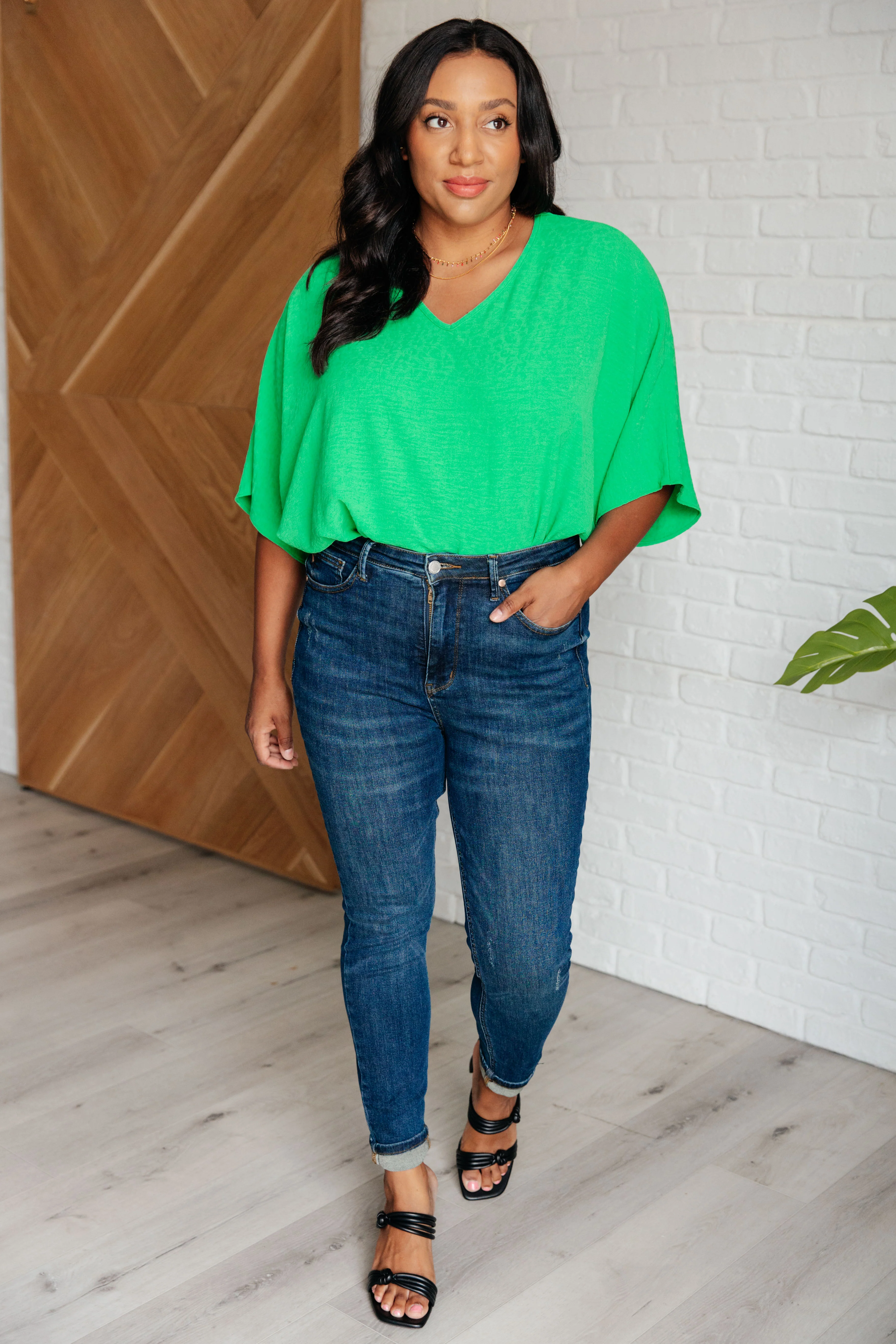Set the Expectation V-Neck Top - 5/7/2026 - Image 3