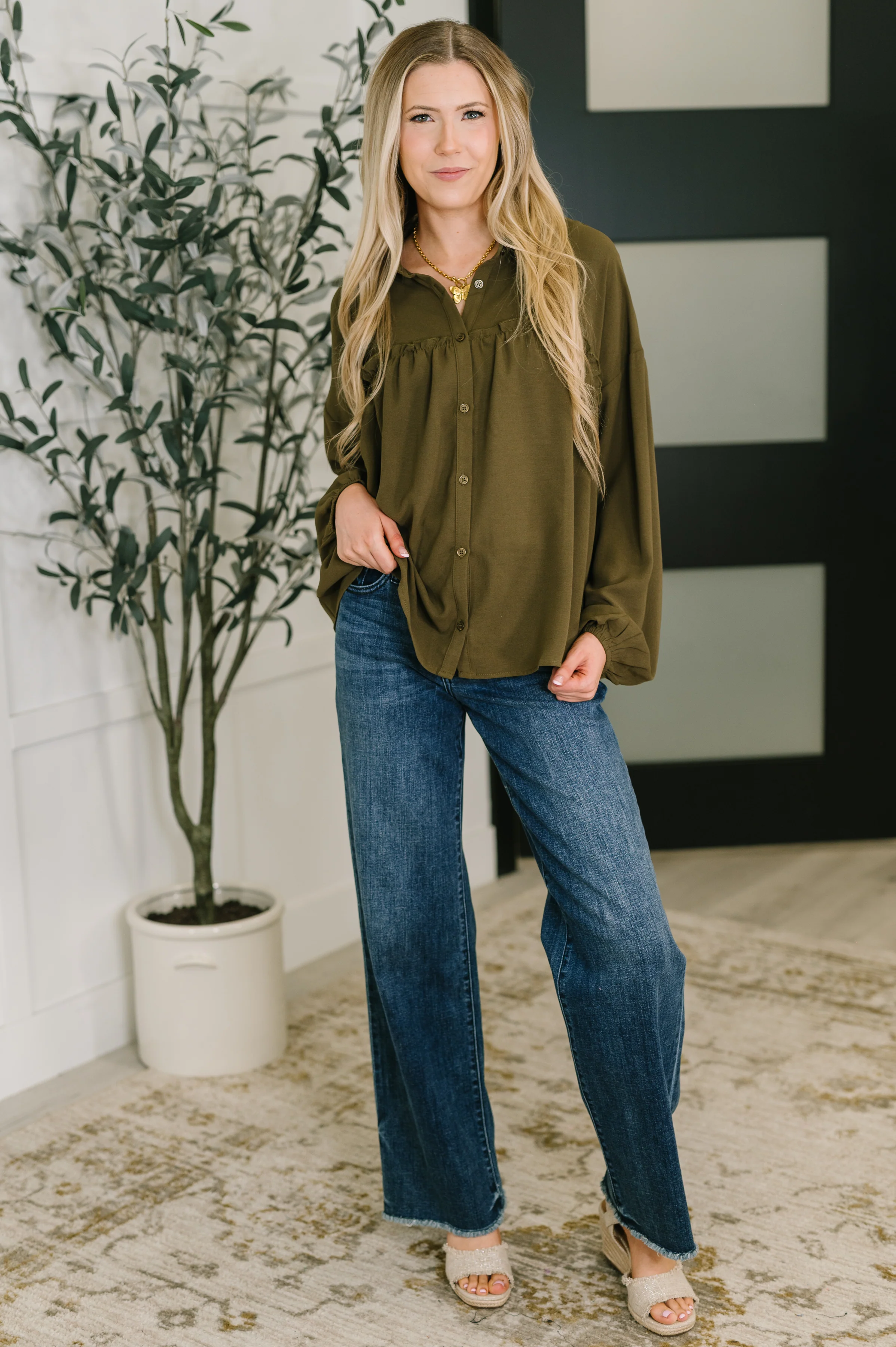 She's Got A Way Button Down Blouse - 9/5/2025 - Image 4