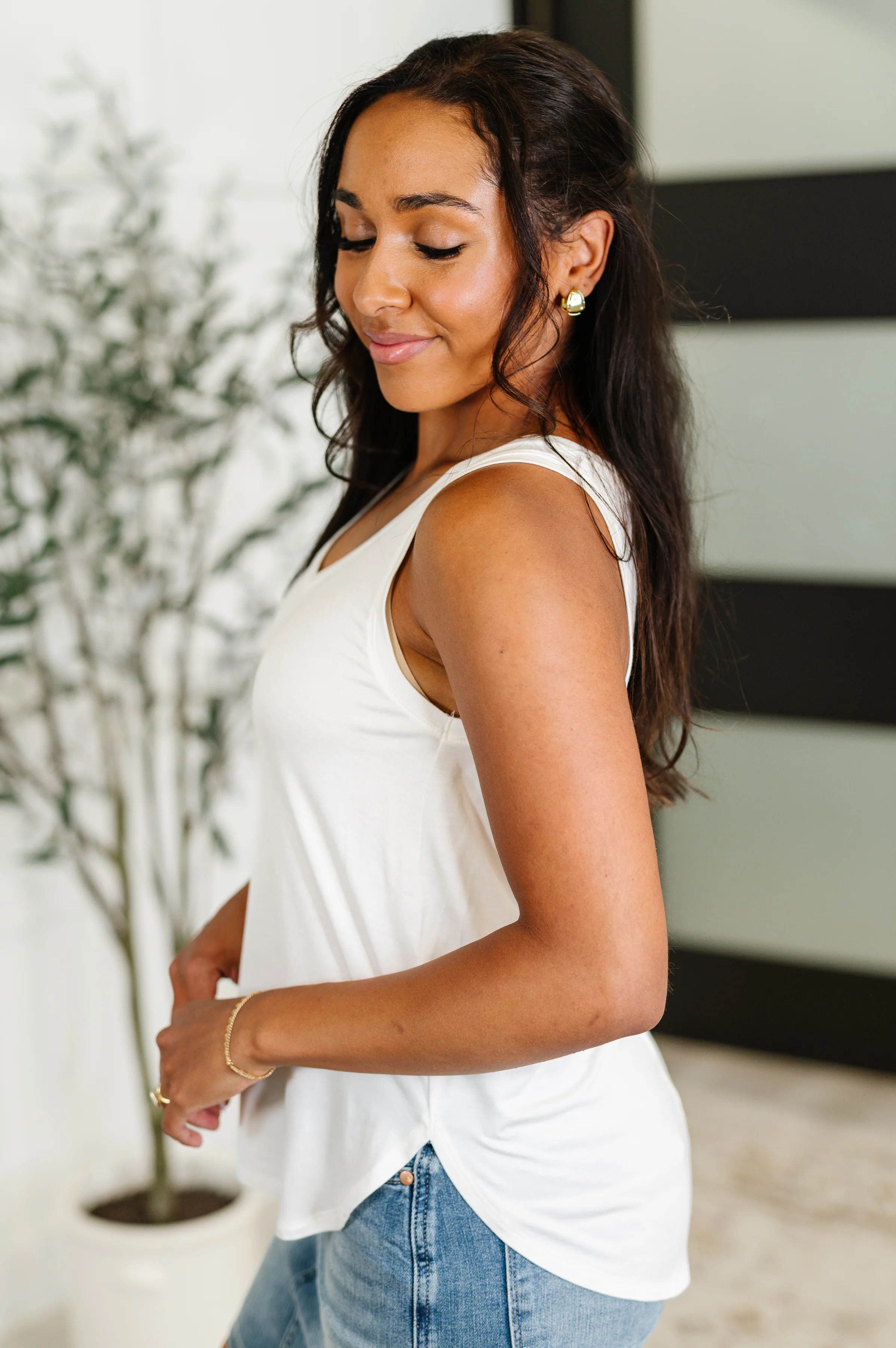 Simpler Times Basic V-Neck Tank in Off White - 6/10/2025 - Image 3