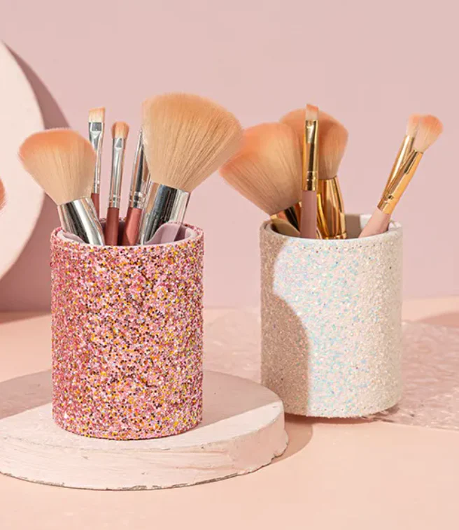 Simply Dazzled Storage and Brush Set in White - 11/3/2023 - Image 4