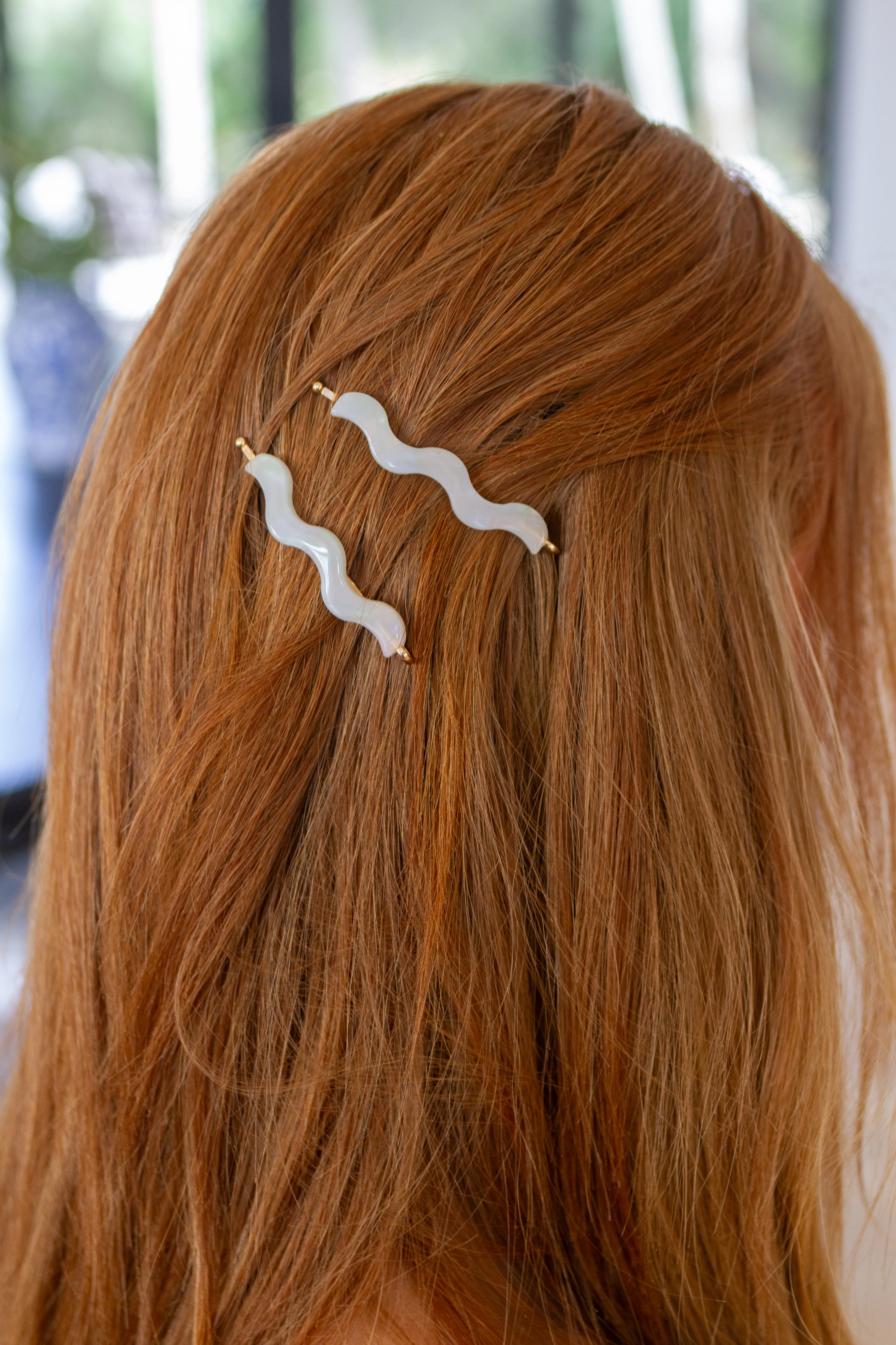 Sleek Waves Hair Clip in White Tortoise - 8/14/2023 - Image 5