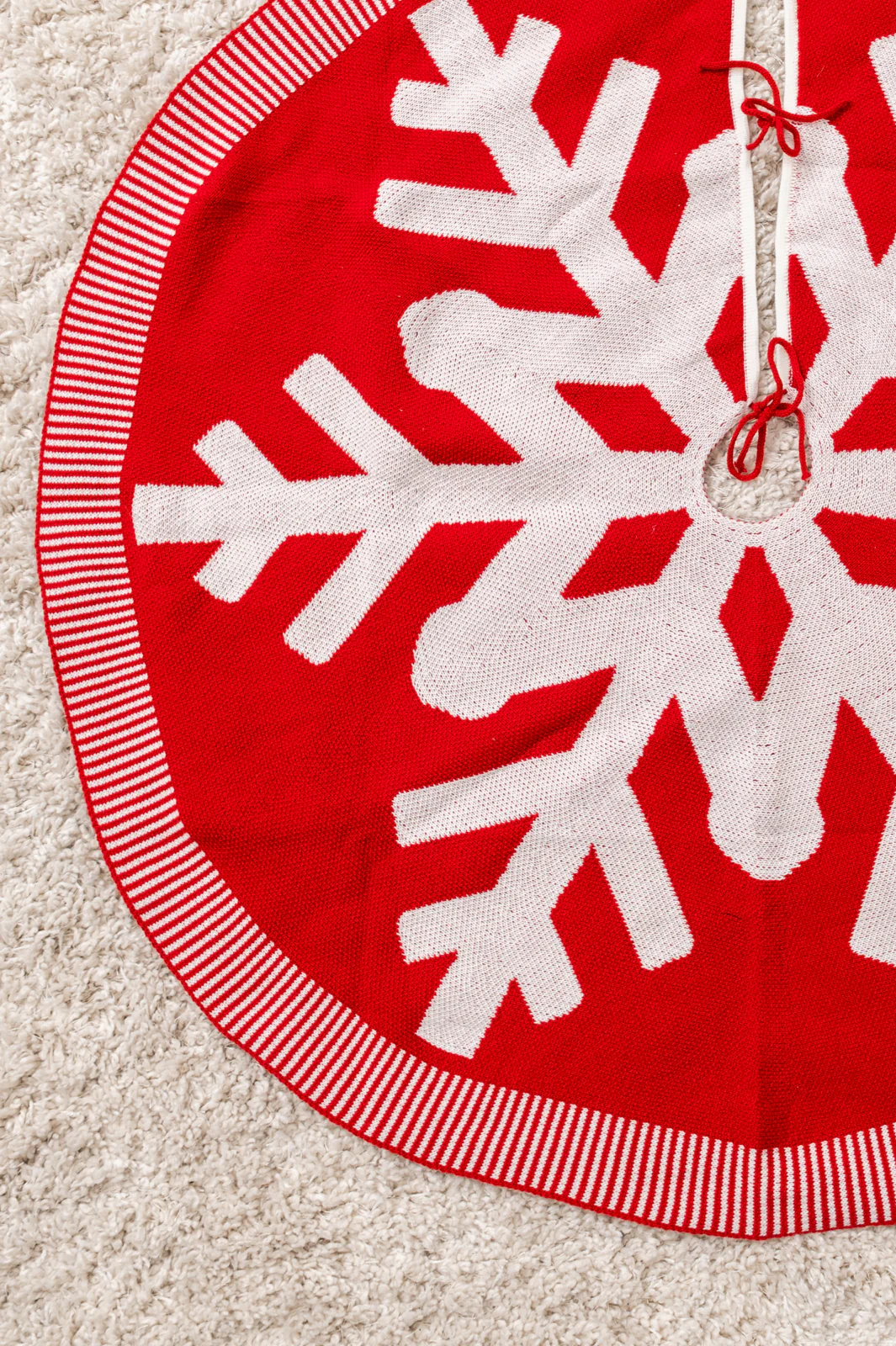 Snowflake Knit Tree Skirt - 11/3/2022 - Image 3