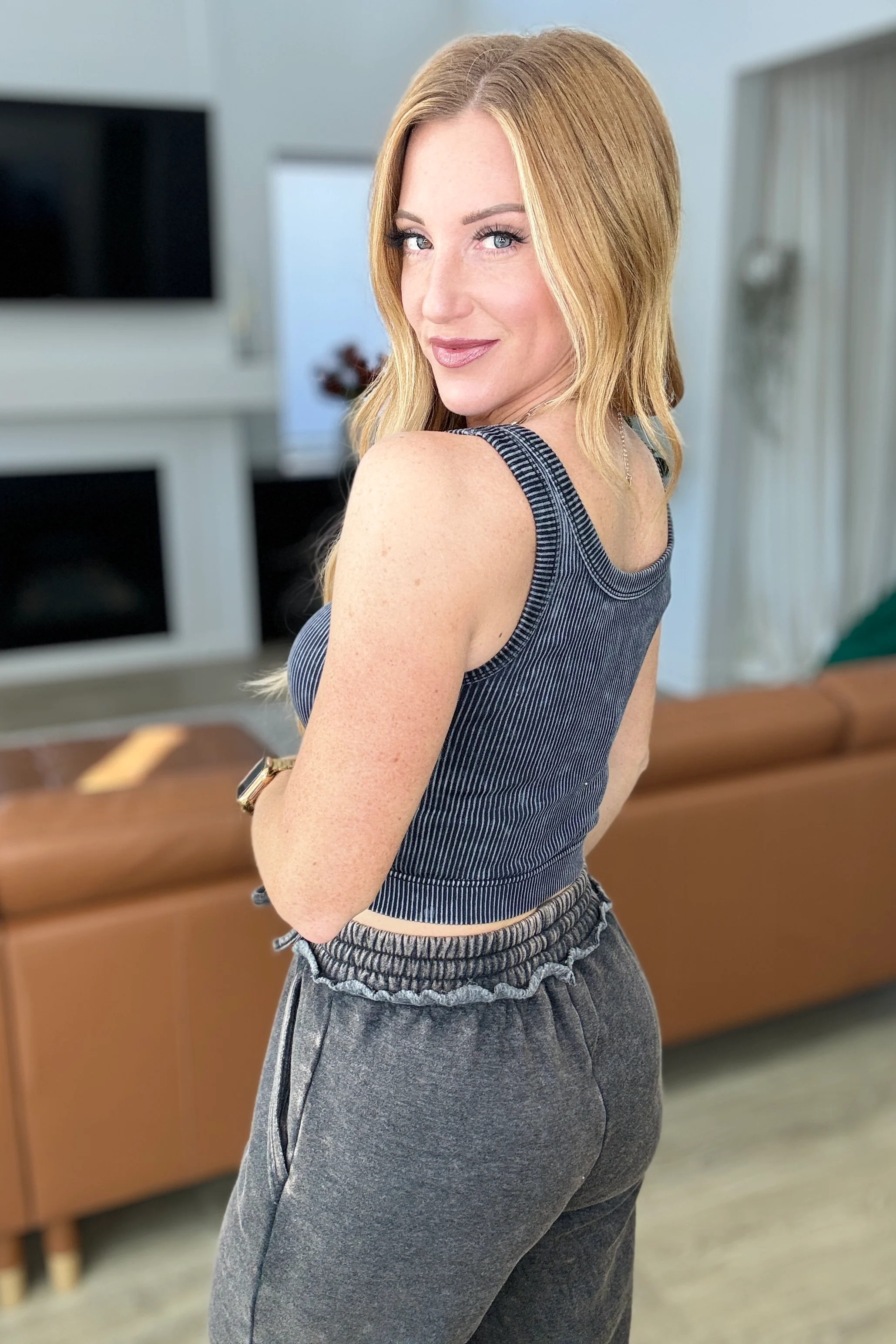 Stone Washed Ribbed Seamless Top In Ash Black - 4/10/2024 - Image 4