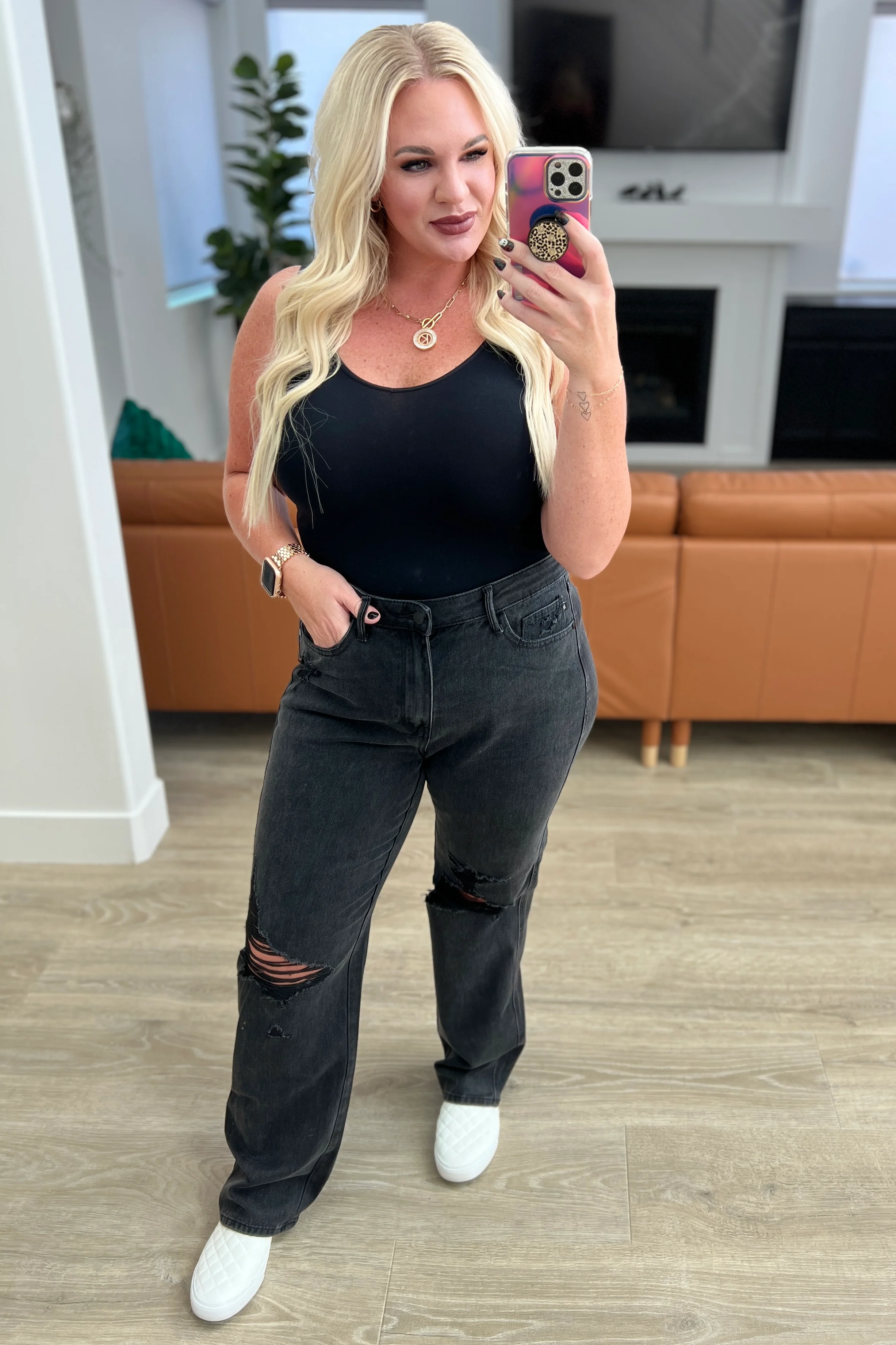 Susannah High Rise Rigid Magic 90's Distressed Straight Jeans in Black - 10/18/2023 - Image 12