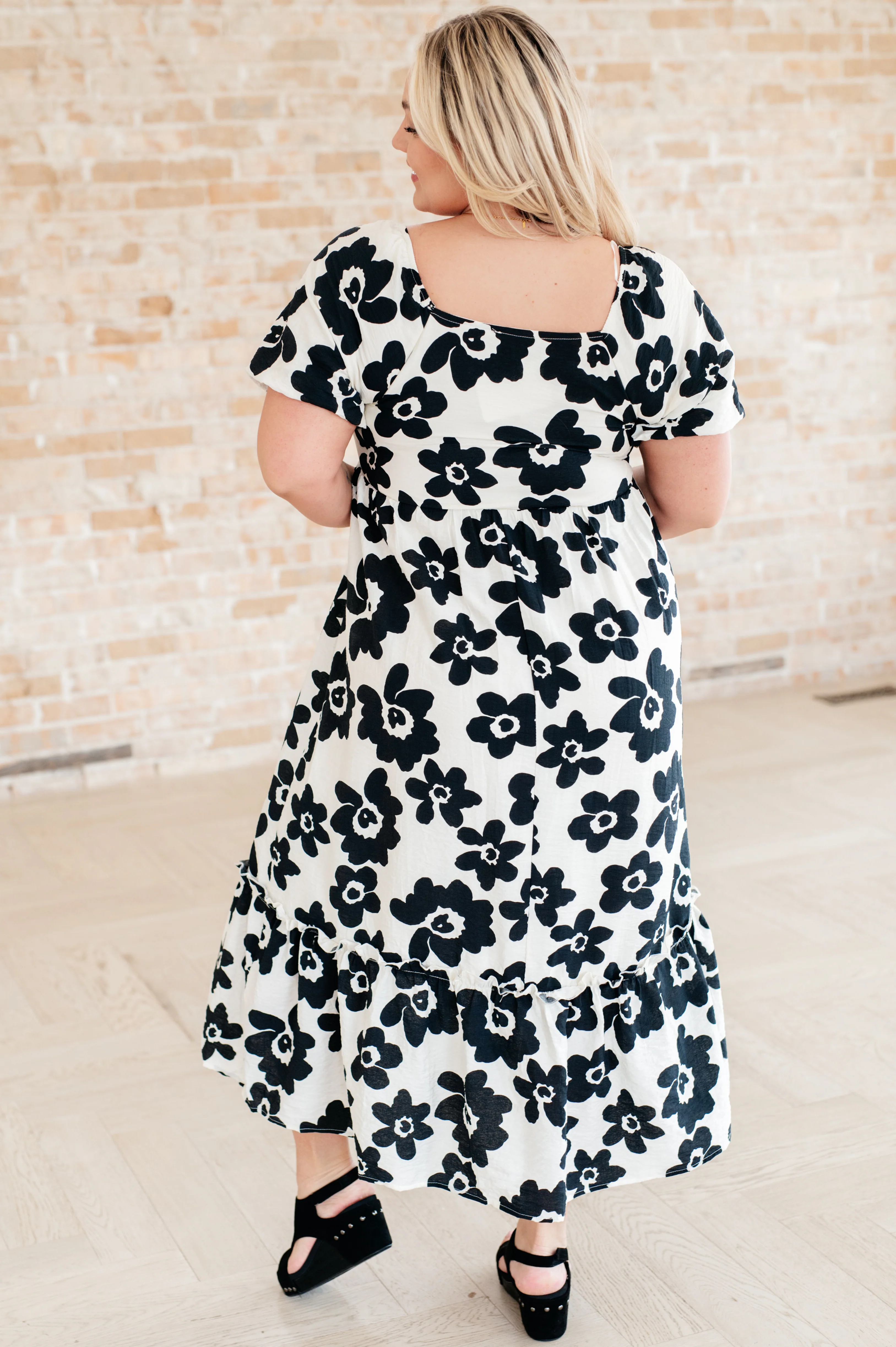 The Hot Topic Square Neck Floral Dress - 5/23/2024 - Image 6