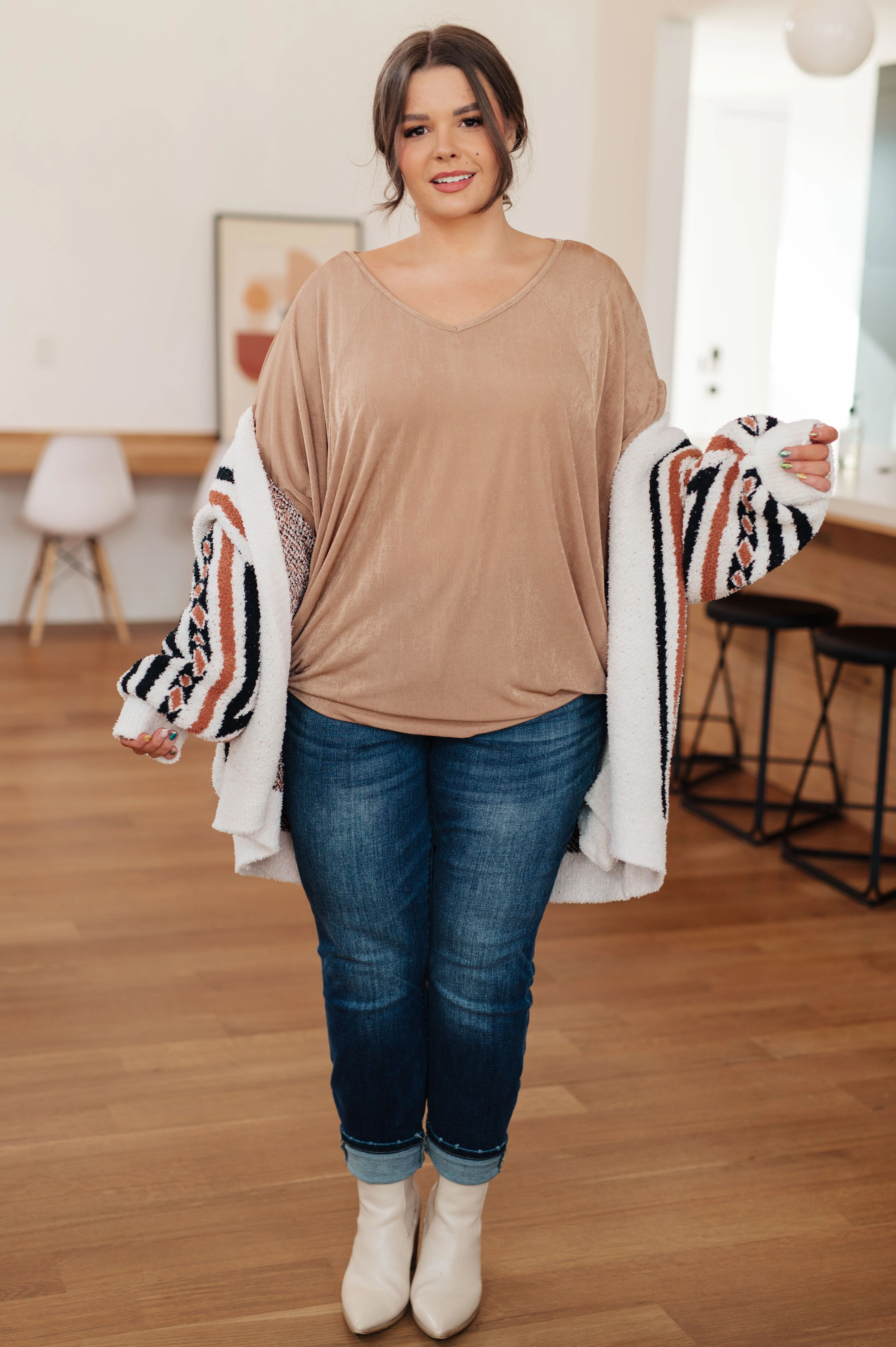 The Realest V-Neck Top - 9/22/2025 - Image 7