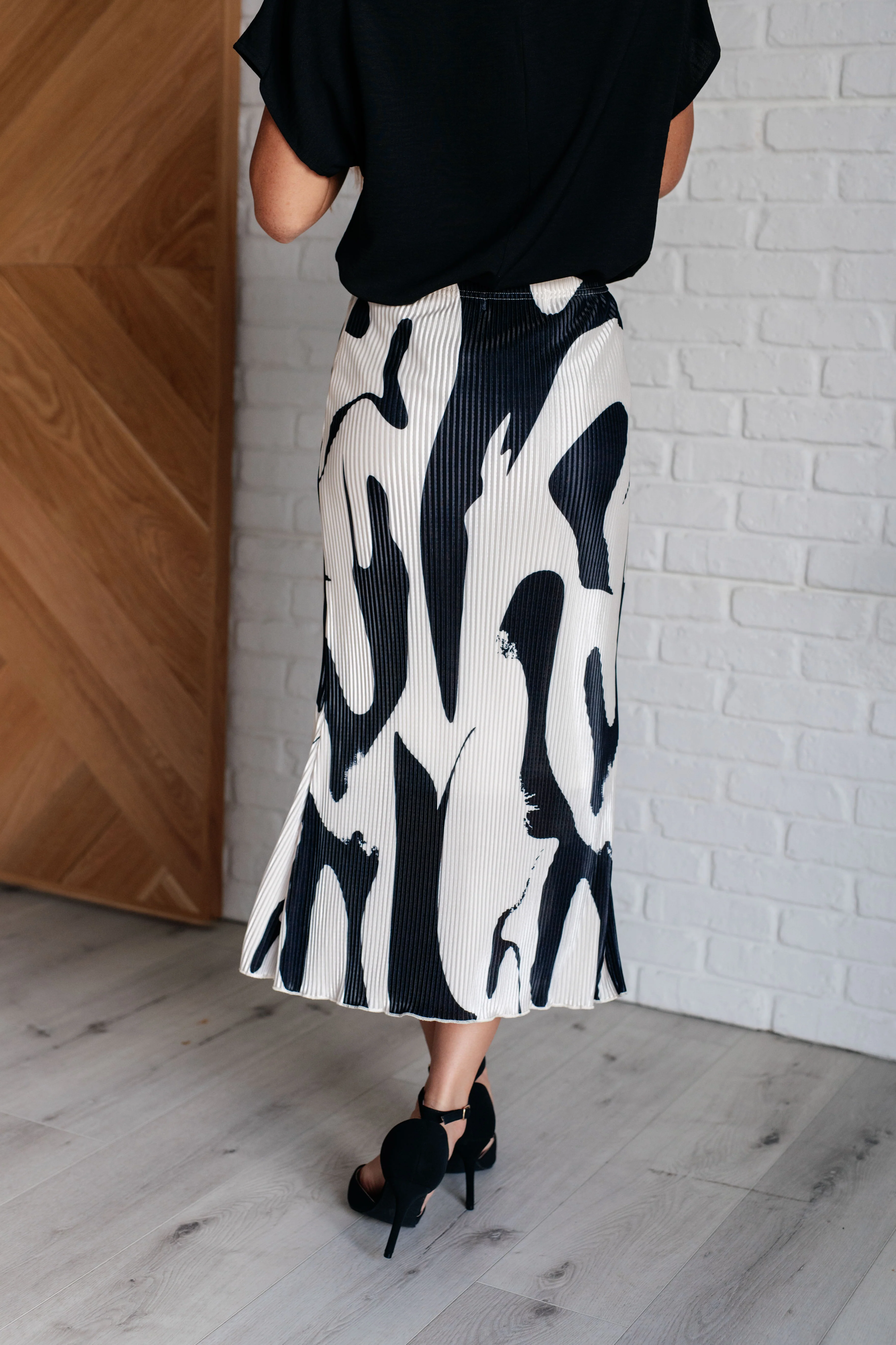 Thoroughly Modern Plisse Midi Skirt - 9/10/2024 - Image 9