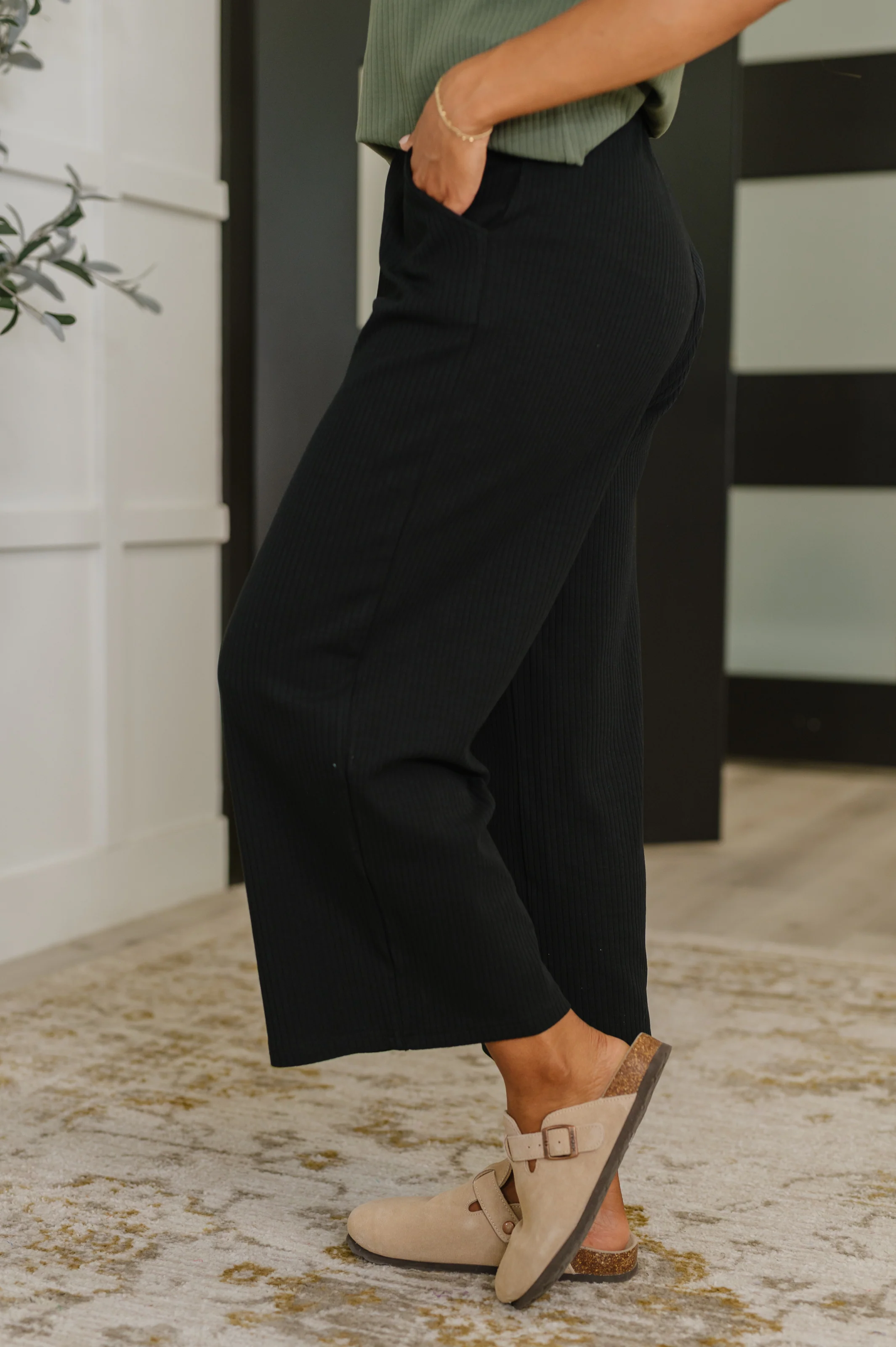 Thyme Culottes in Black - 9/12/2025 - Image 4