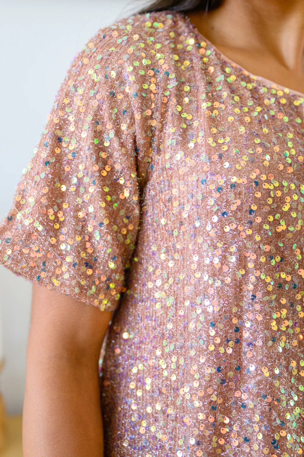 Times Square Sequin Short Sleeve Top In Gold - 12/6/2022 - Image 4