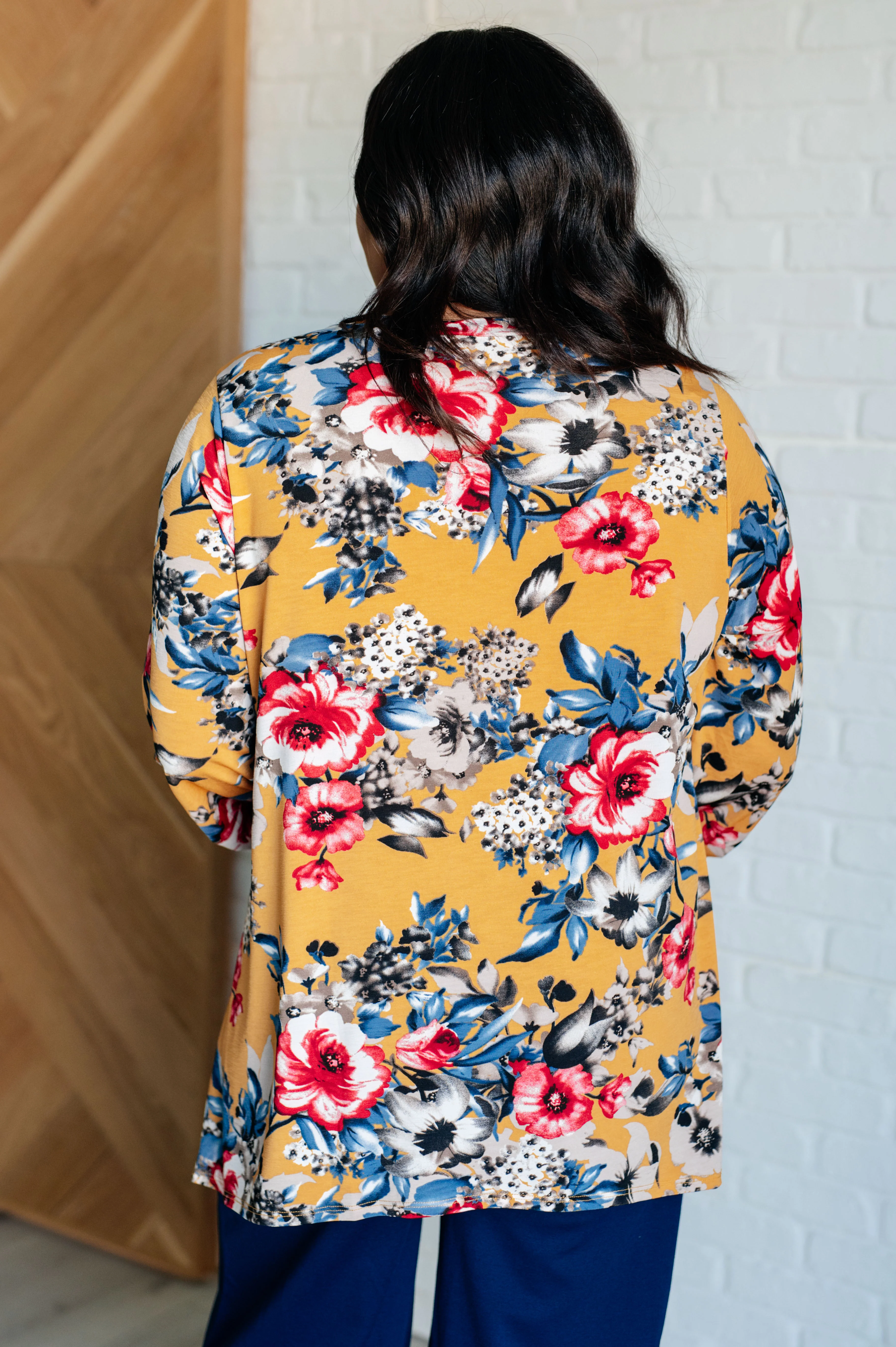 V-Neck Scoop Hem Top in Marigold Floral - 10/10/2024 - Image 8
