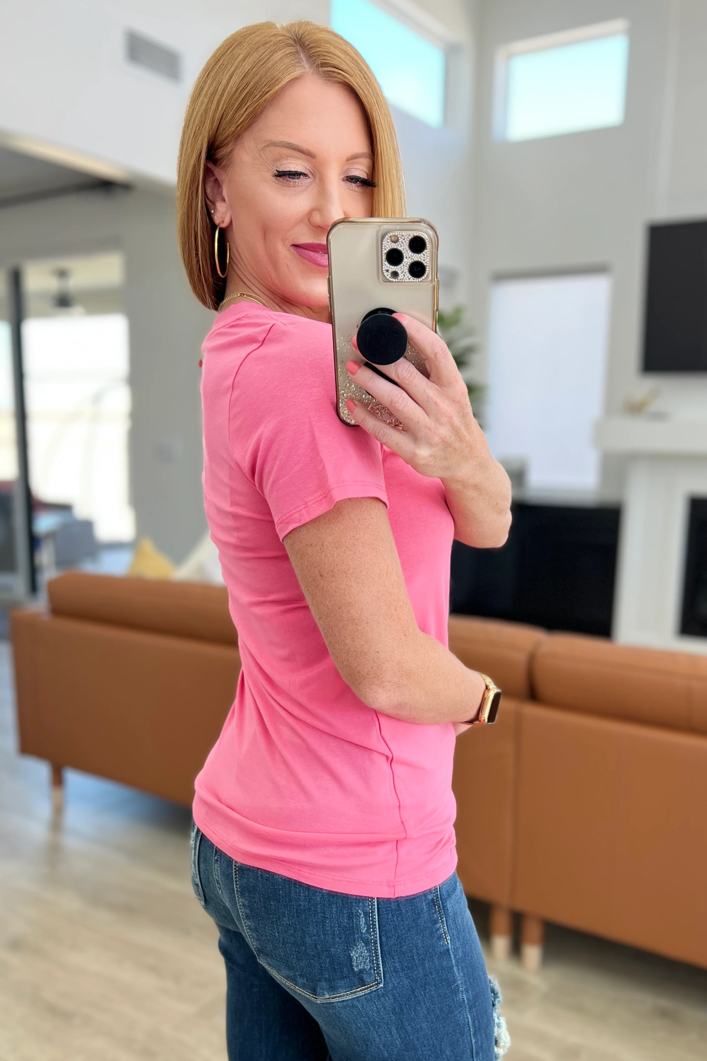 V-Neck Slim Short Sleeve Top in Pink - 8/2/2023 - Image 3