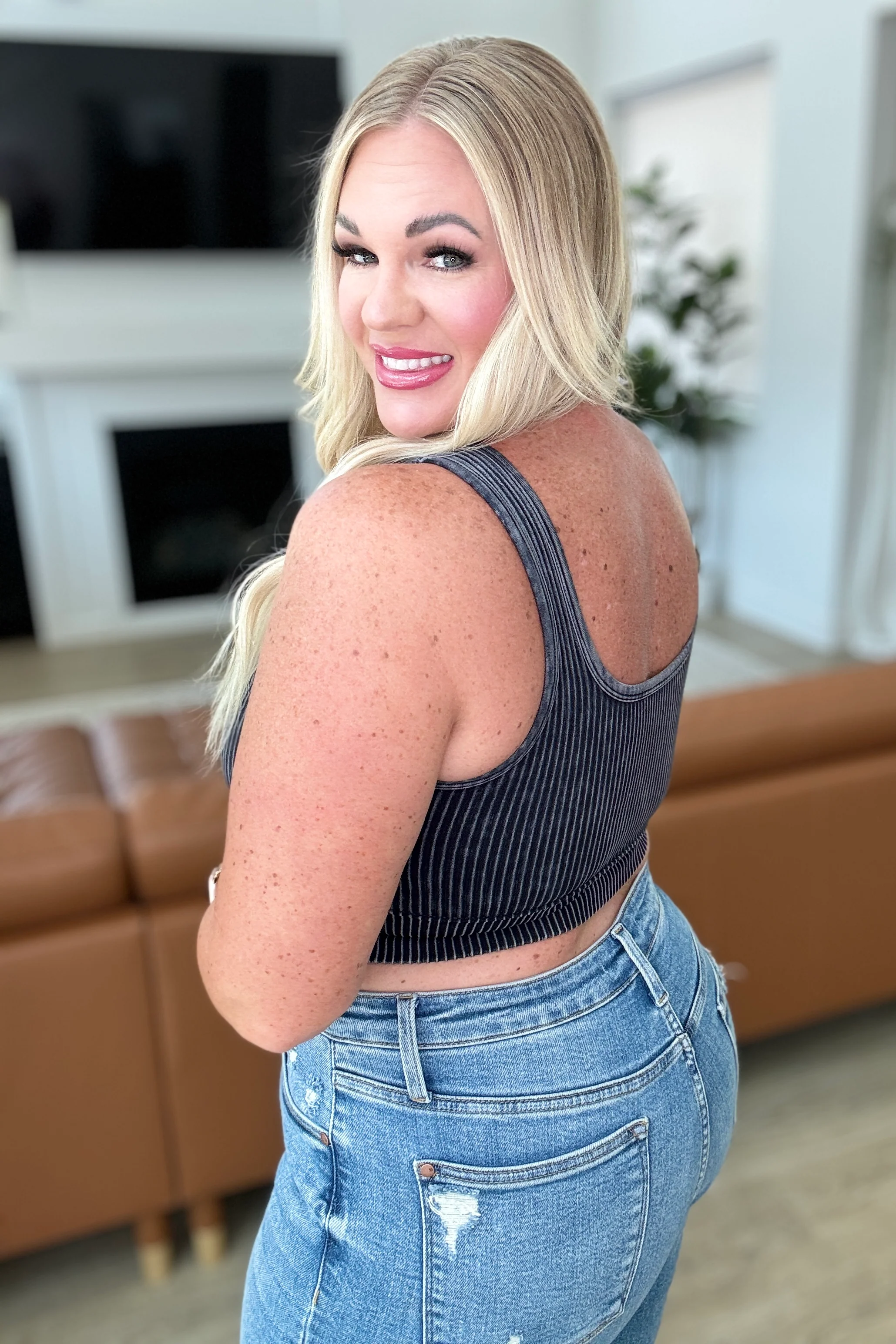 When and Where Reversible Ribbed Cropped Tank in Black - 7/24/2024 - Image 3