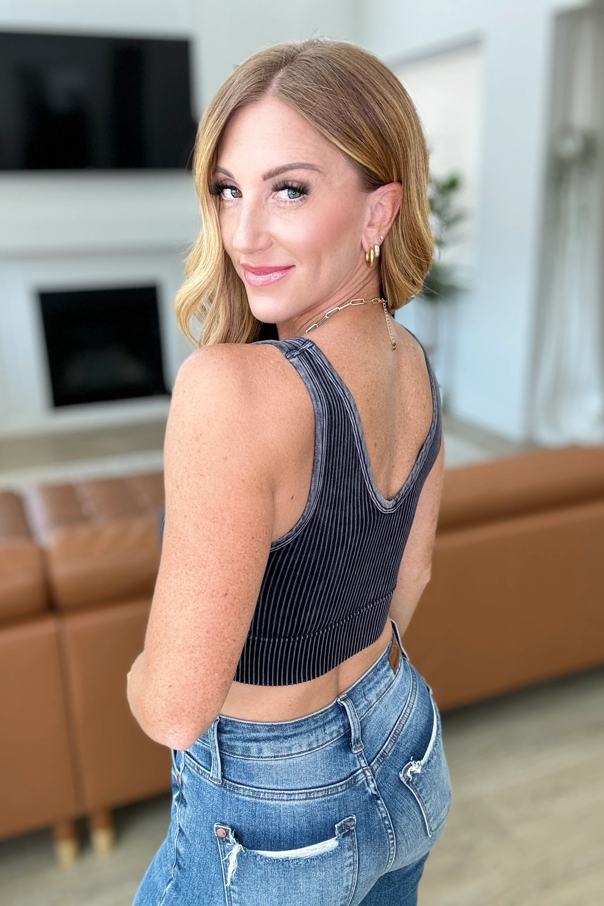 When and Where Reversible Ribbed Cropped Tank in Black - 7/24/2024 - Image 4