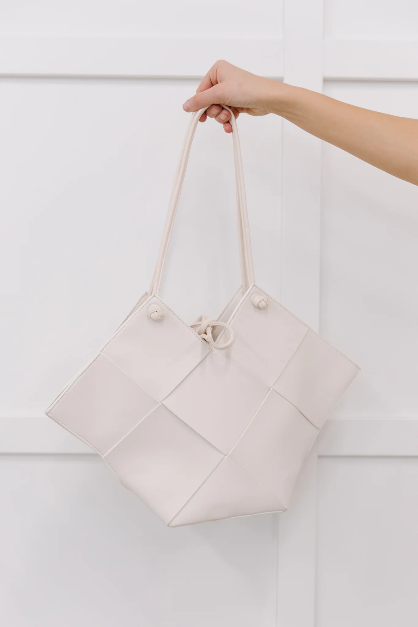 Woven Tote in White - 2/8/2022 - Image 3